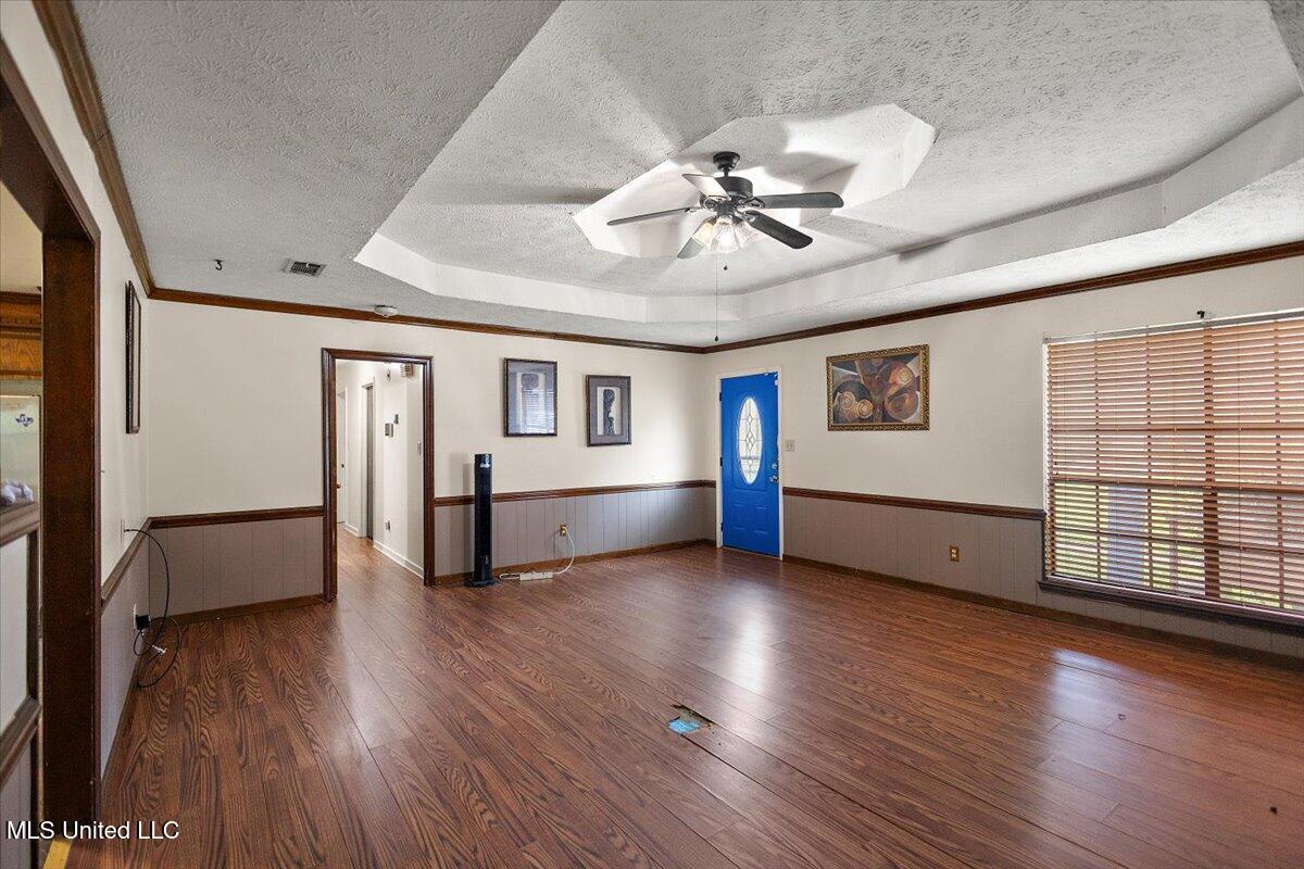 5001 Raintree Drive Property Photo 7