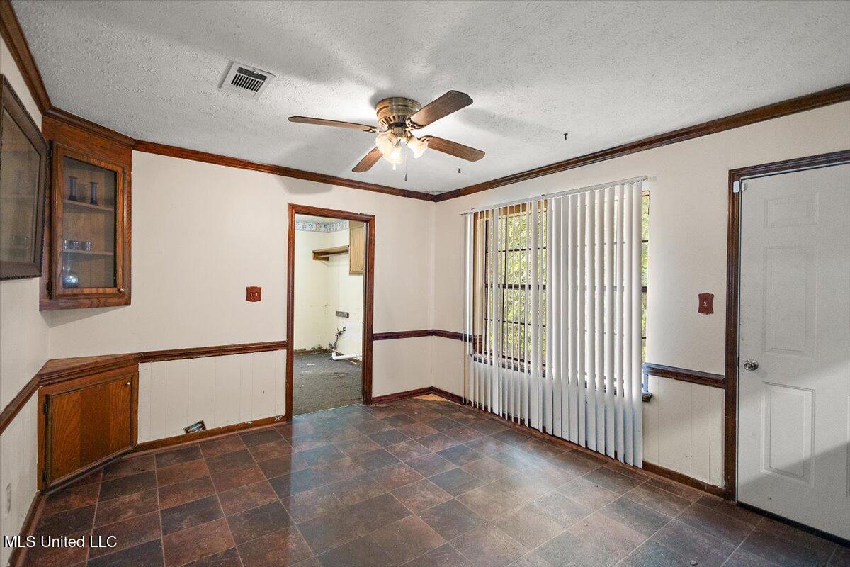 5001 Raintree Drive Property Photo 9