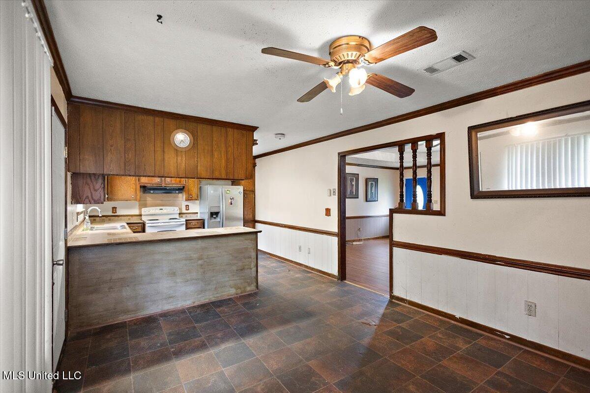 5001 Raintree Drive Property Photo 10