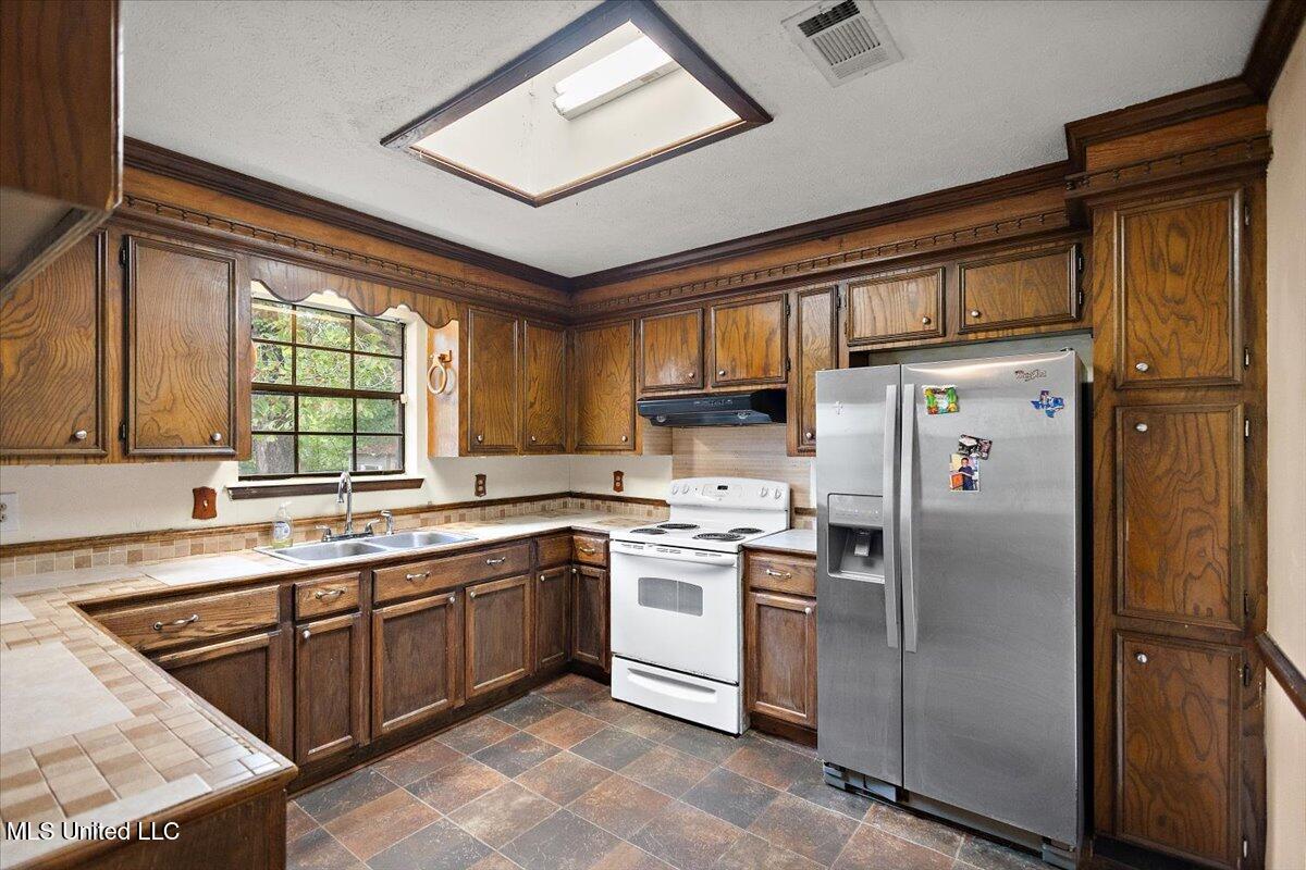 5001 Raintree Drive Property Photo 12