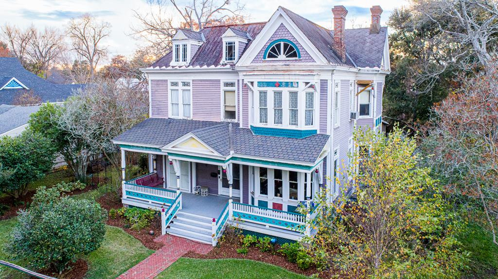 200 St. Charles Property Photo 1