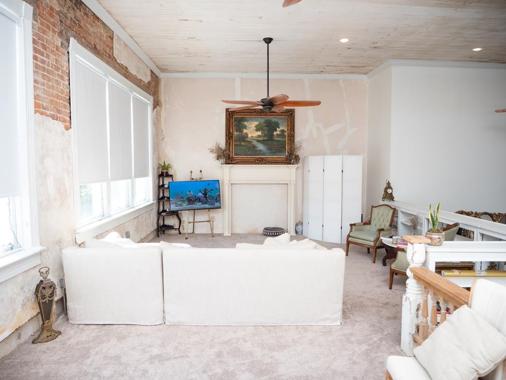 312 Main Street Property Photo 4