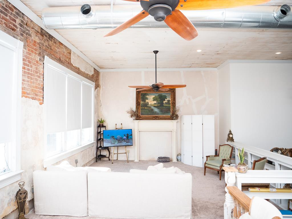 312 Main Street Property Photo 5