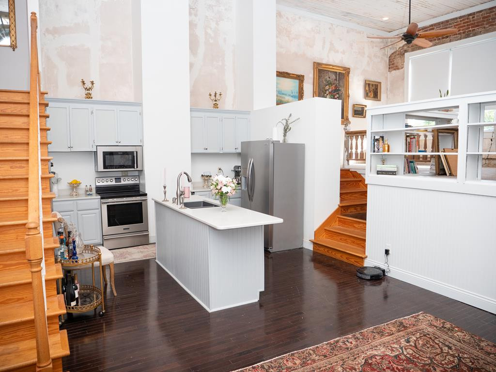 312 Main Street Property Photo 8