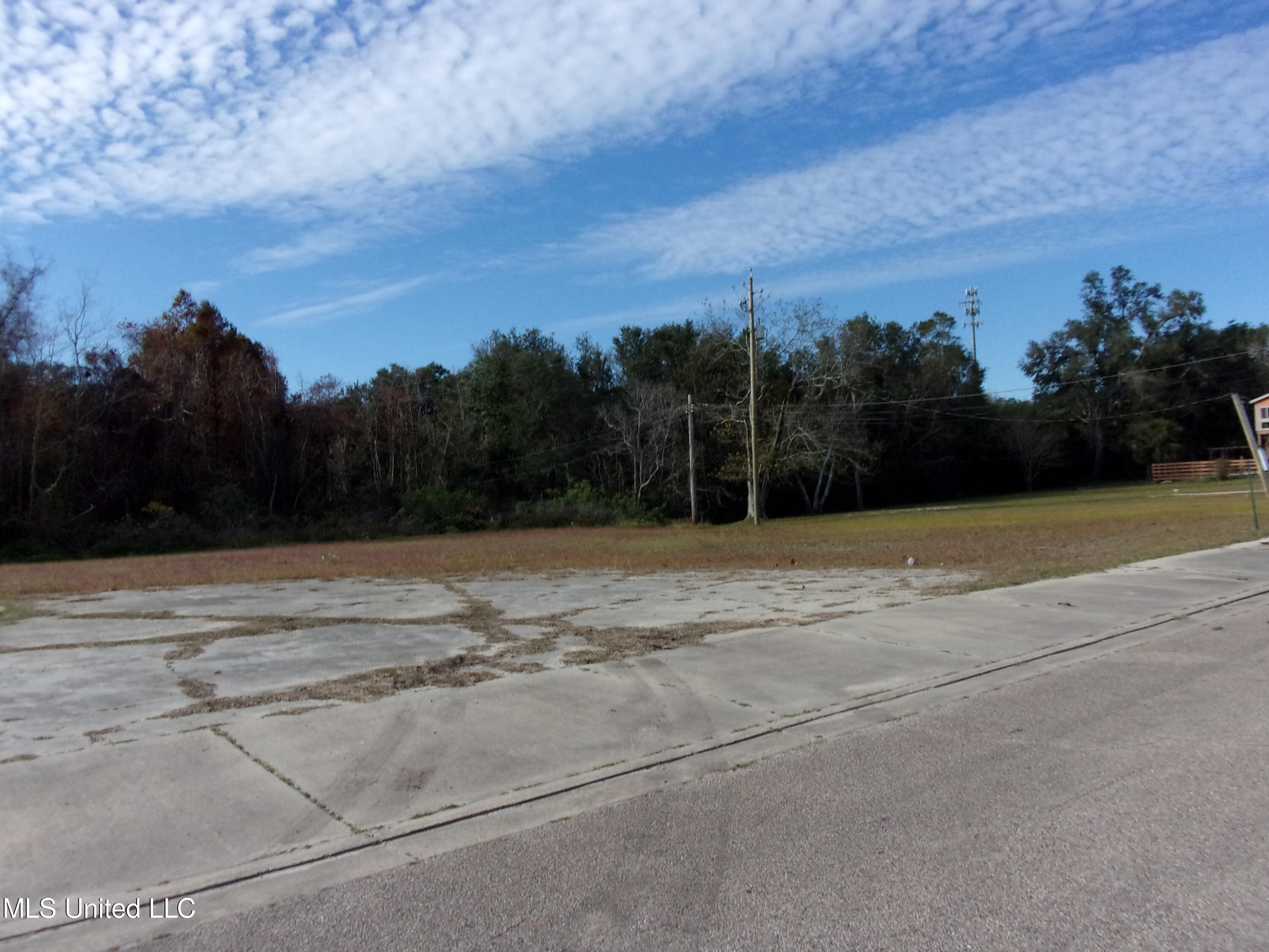 121 Brady Drive Property Photo 2