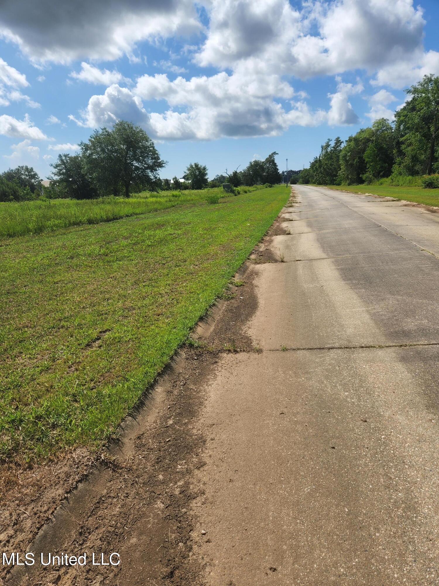 Admiral Drive Property Photo 7