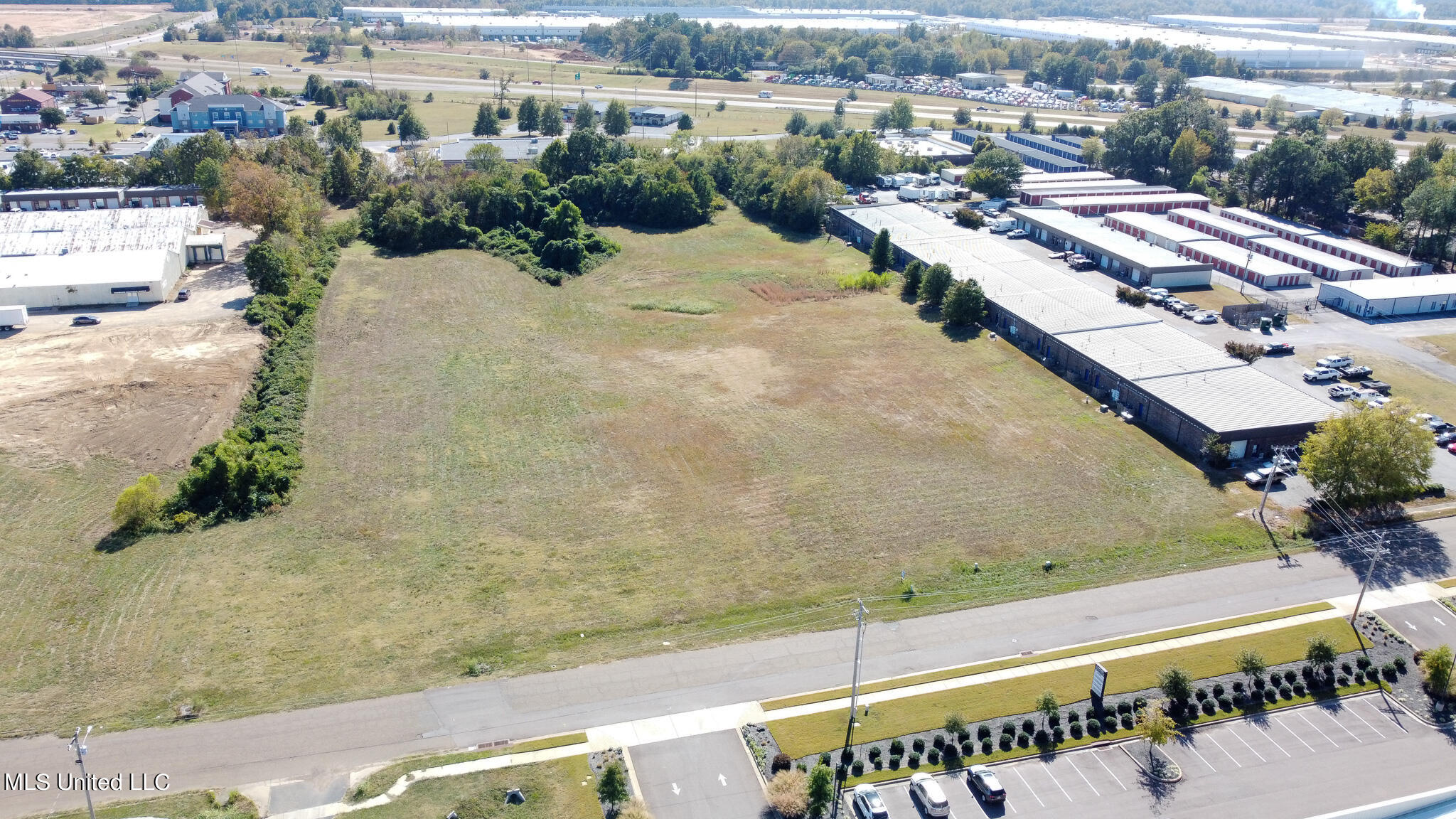 0 Caroma Property Photo 3