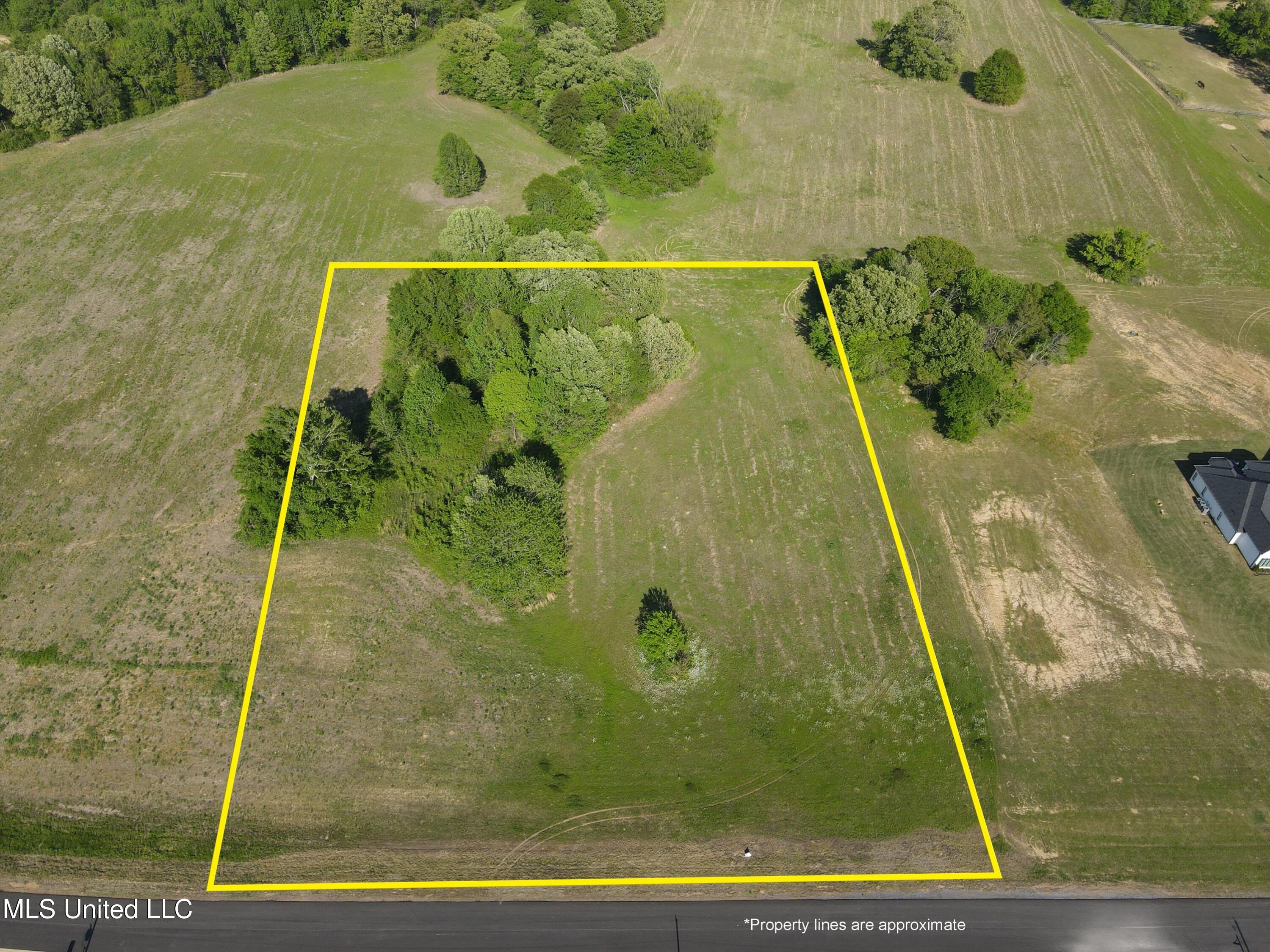 2 Como Trace Drive Property Photo 1