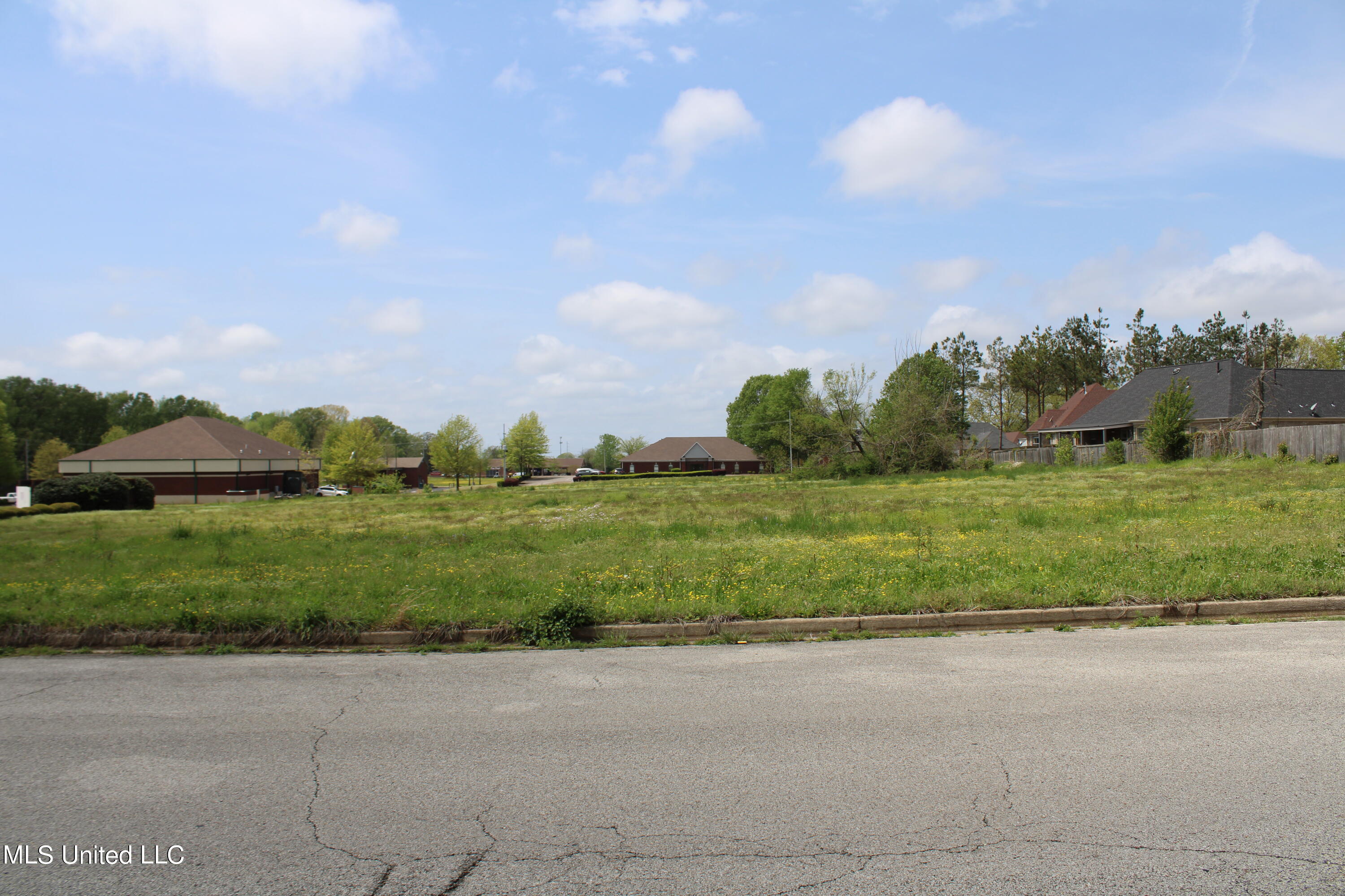 E Golden Oaks Loop Property Photo 1