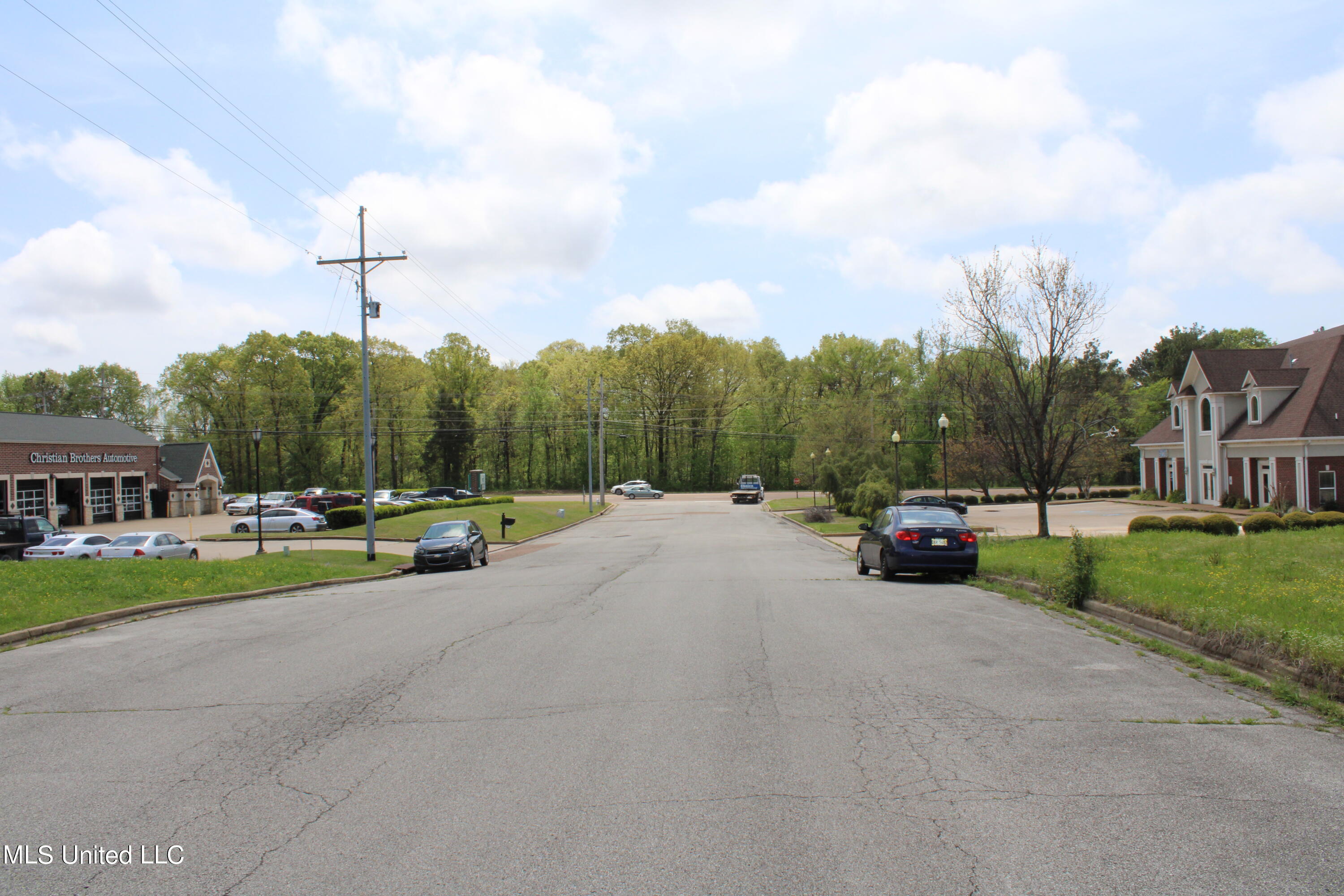 E Golden Oaks Loop Property Photo 2