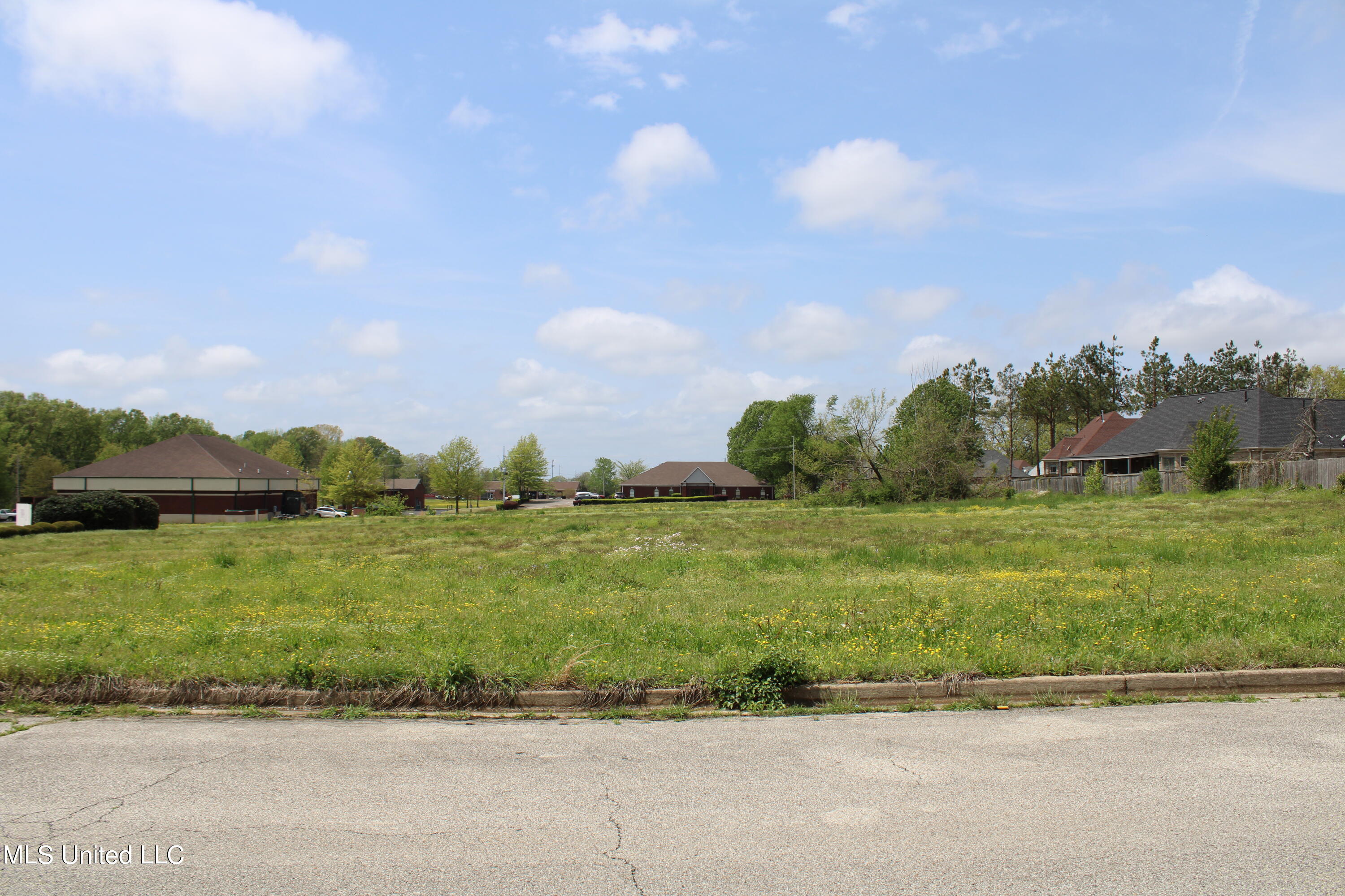 E Golden Oaks Loop Property Photo 3