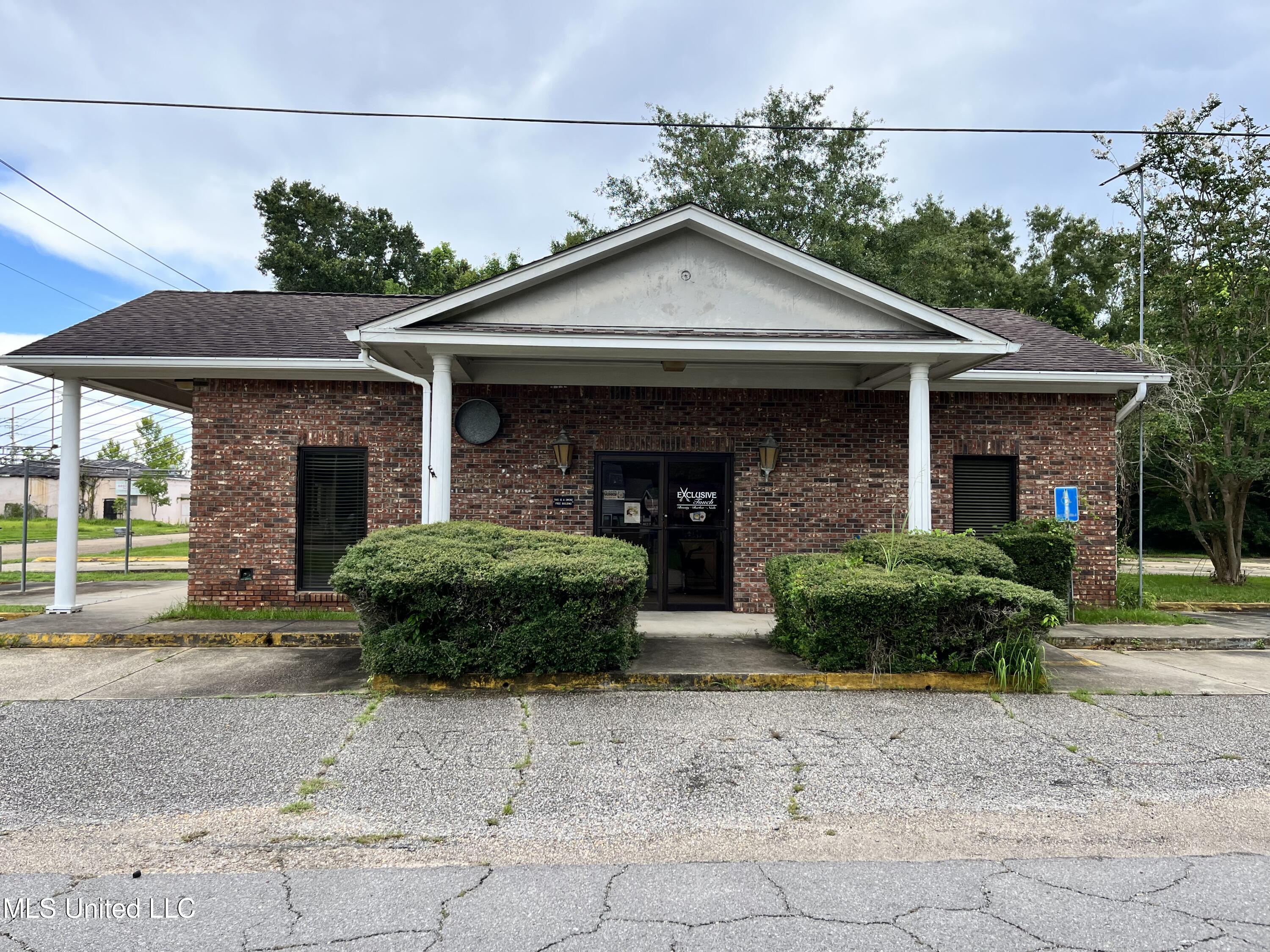 4912 Kreole Avenue Property Photo 4