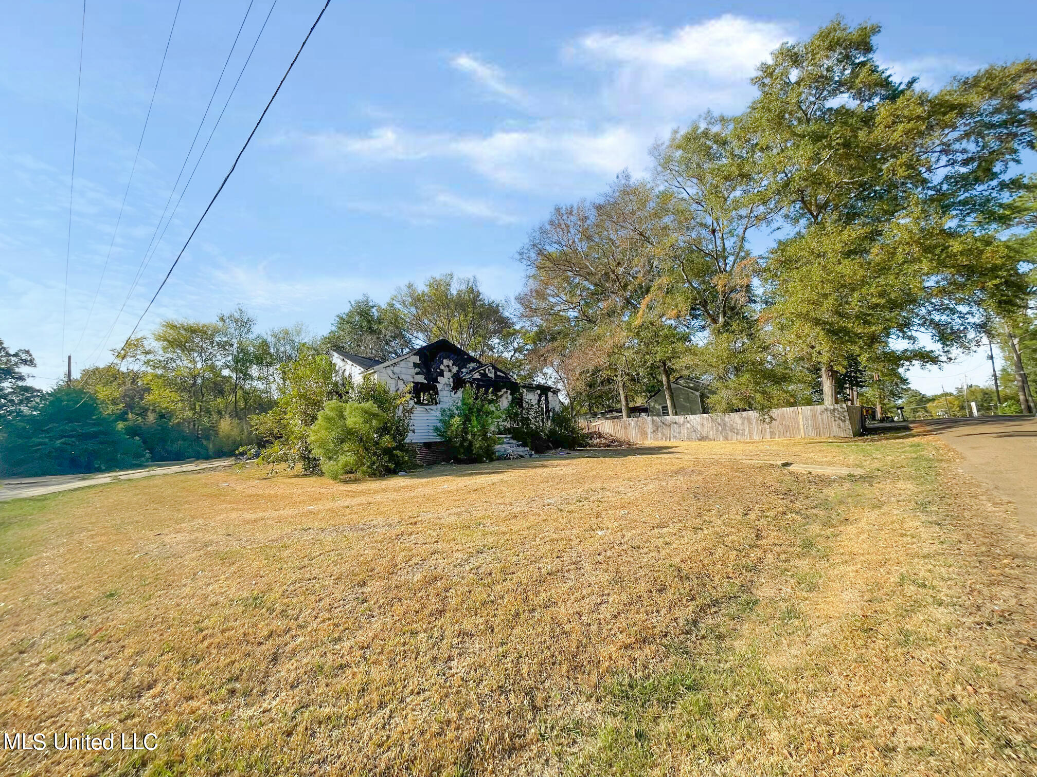 2835 Arbor Hill Drive Property Photo 2