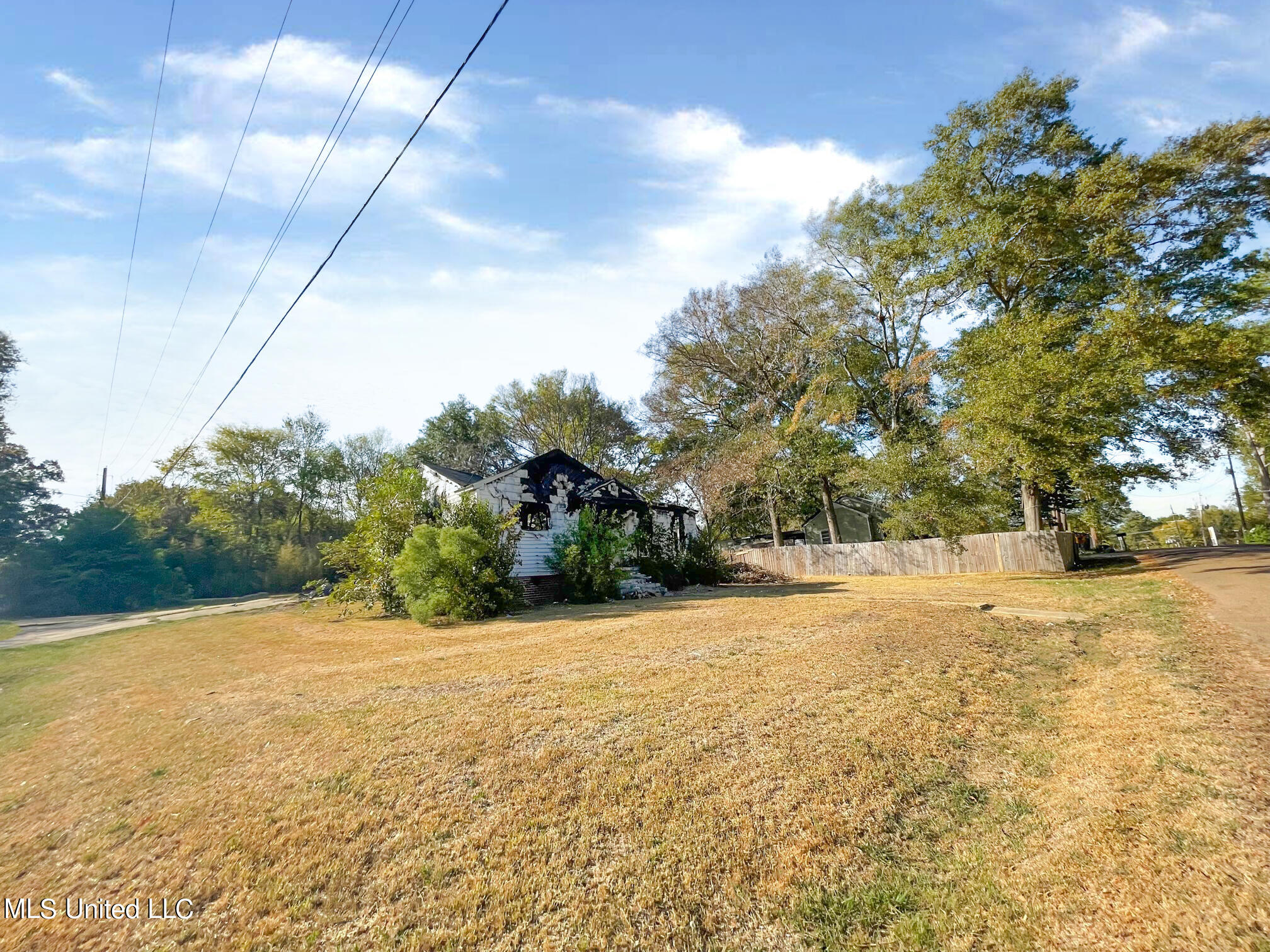 2835 Arbor Hill Drive Property Photo 3