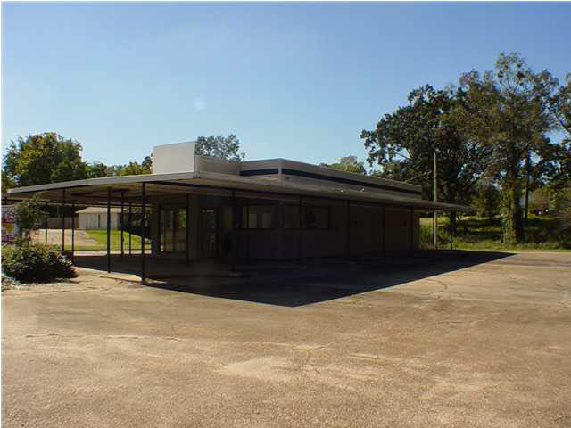 400 S Main Avenue Property Photo 1