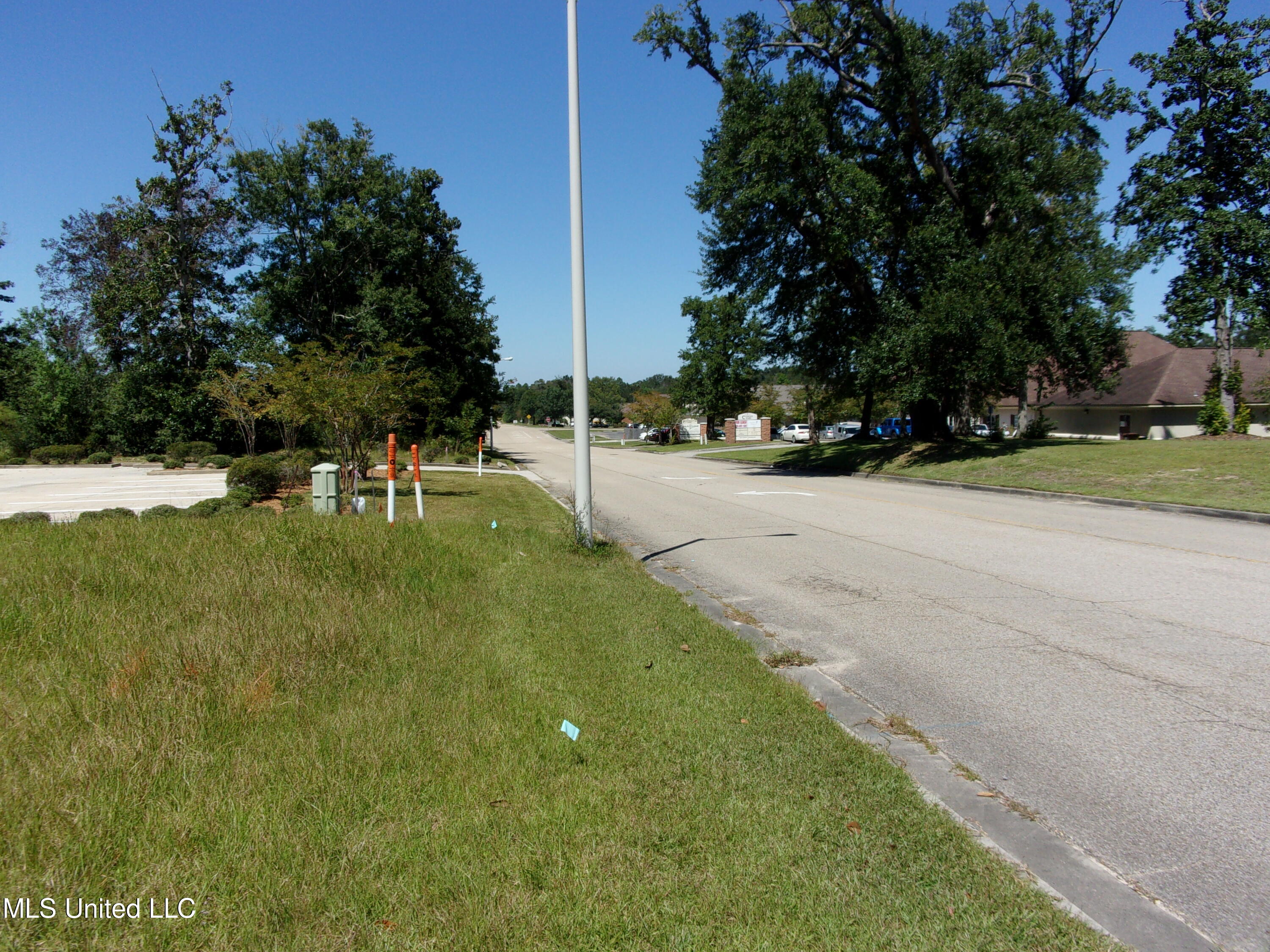 939 Tommy Munro Drive Property Photo 2