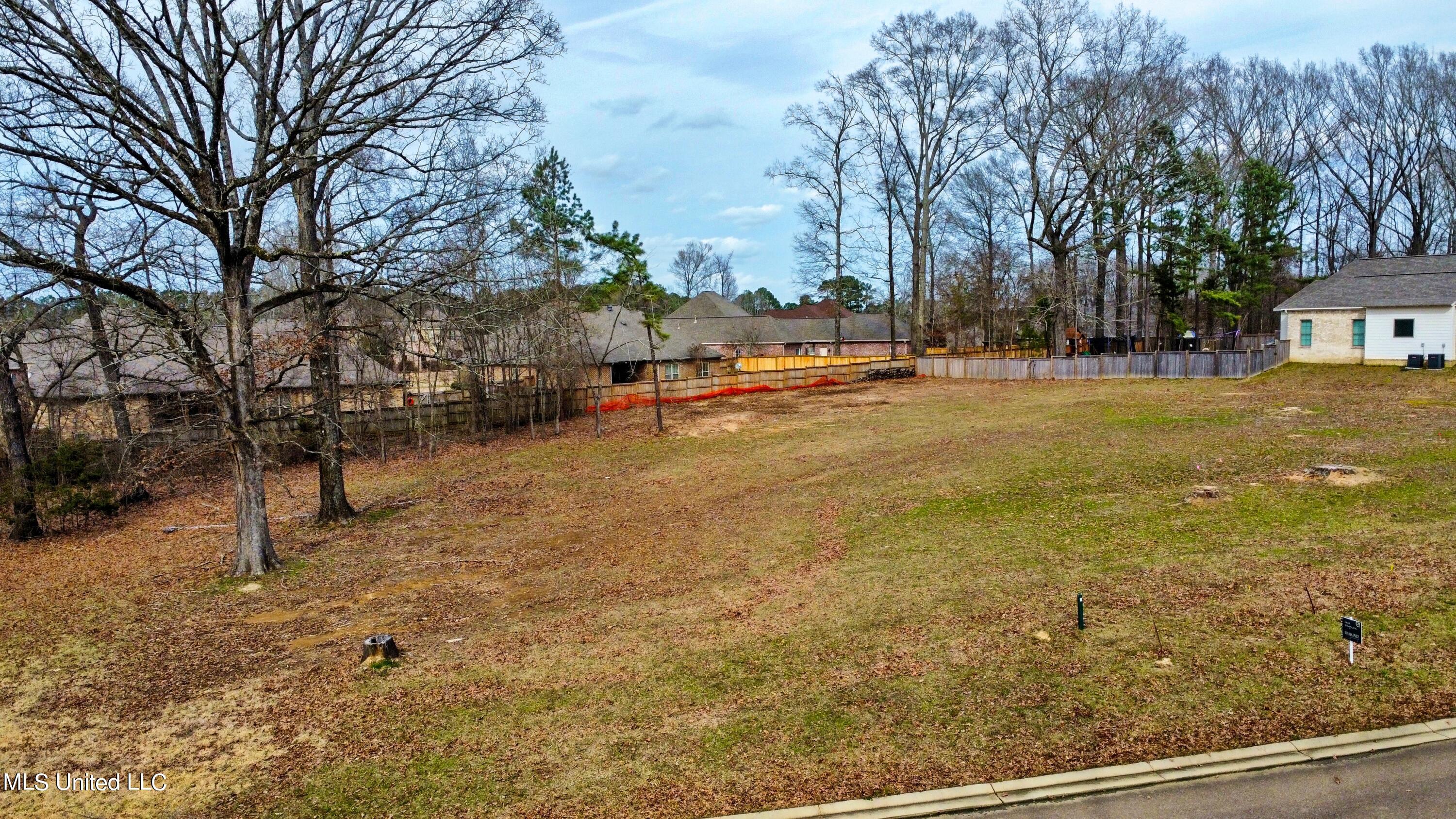 105 Cedar Hill Way Property Photo 2