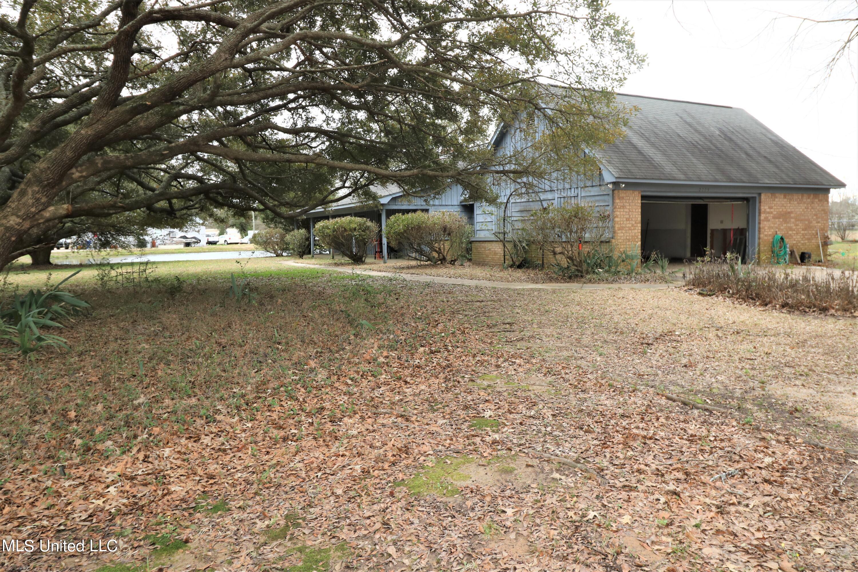 2225 Highway 471 Property Photo 2