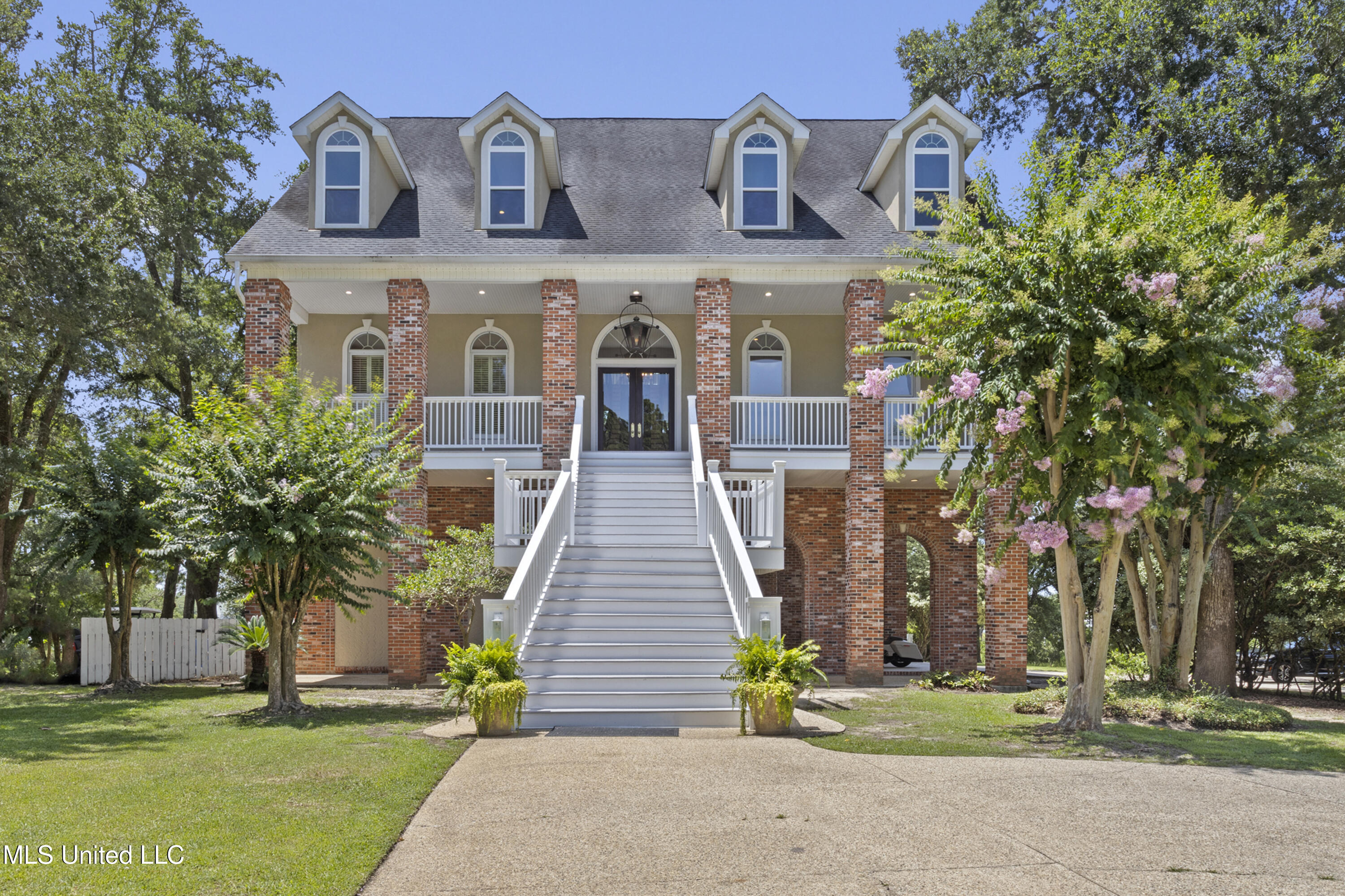 10745 Plantation Lane Property Photo 1