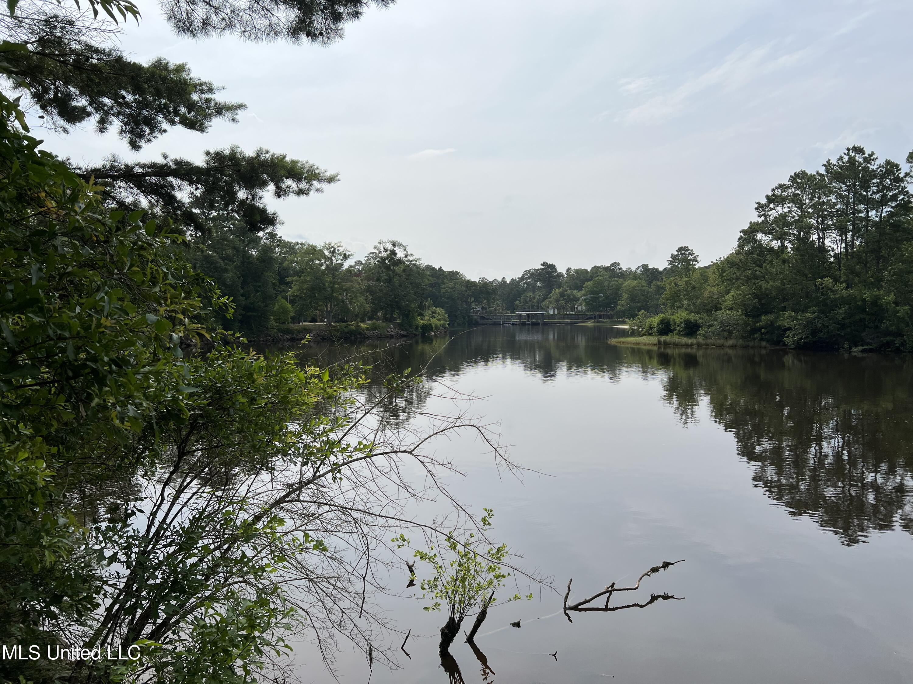 Fox Run Cove Property Photo 1