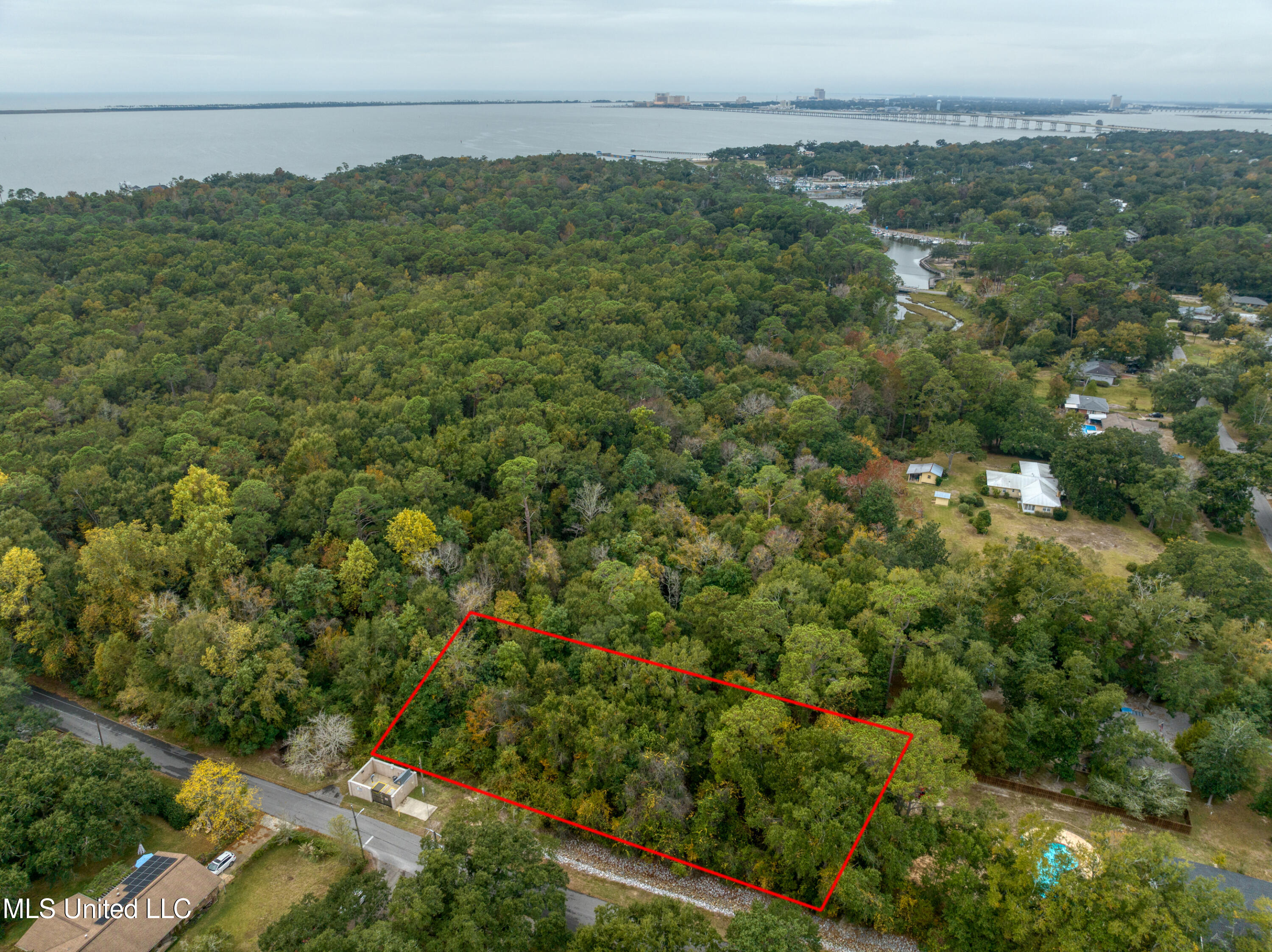 Simon Boulevard Property Photo 8