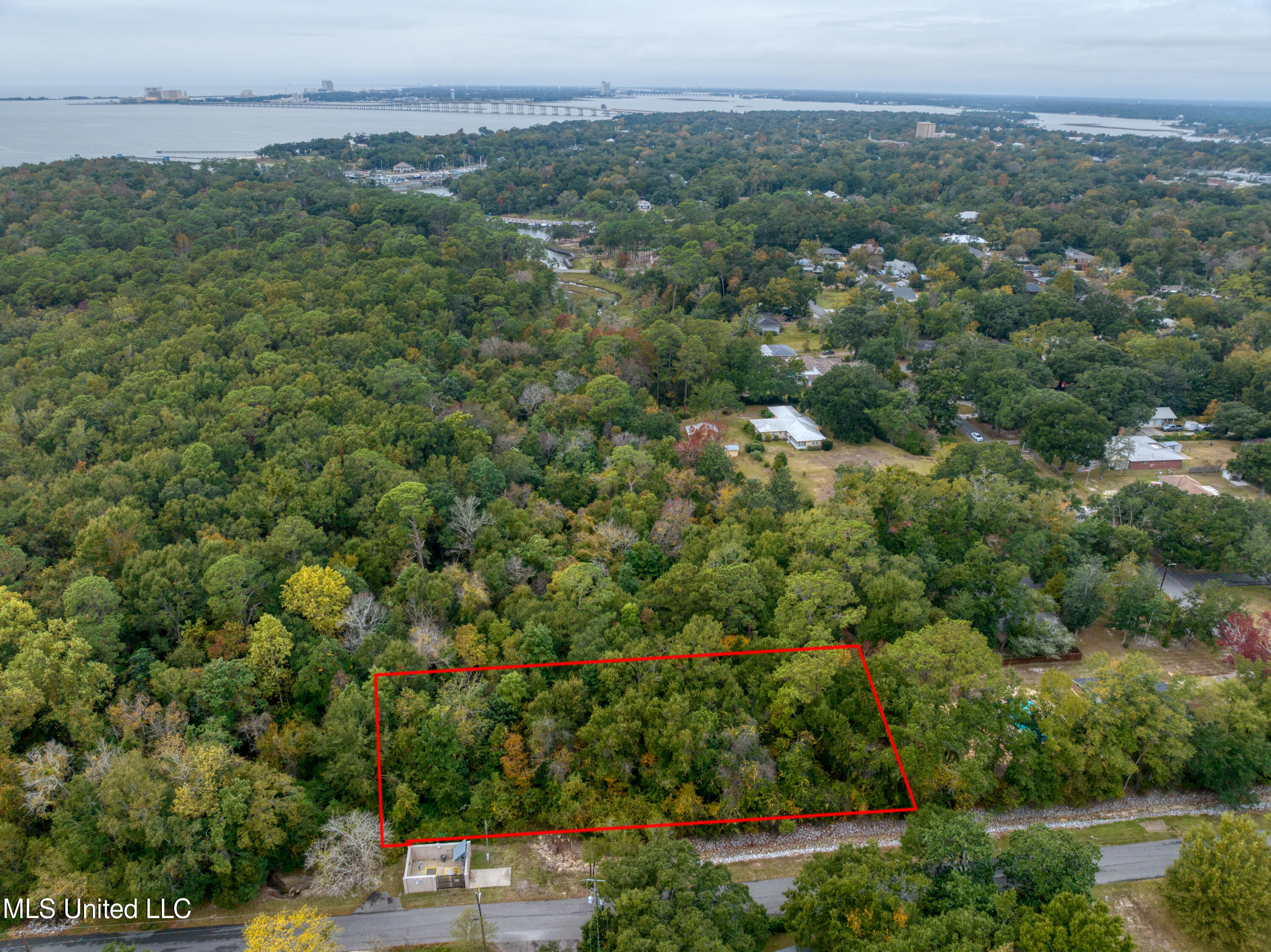 Simon Boulevard Property Photo 11