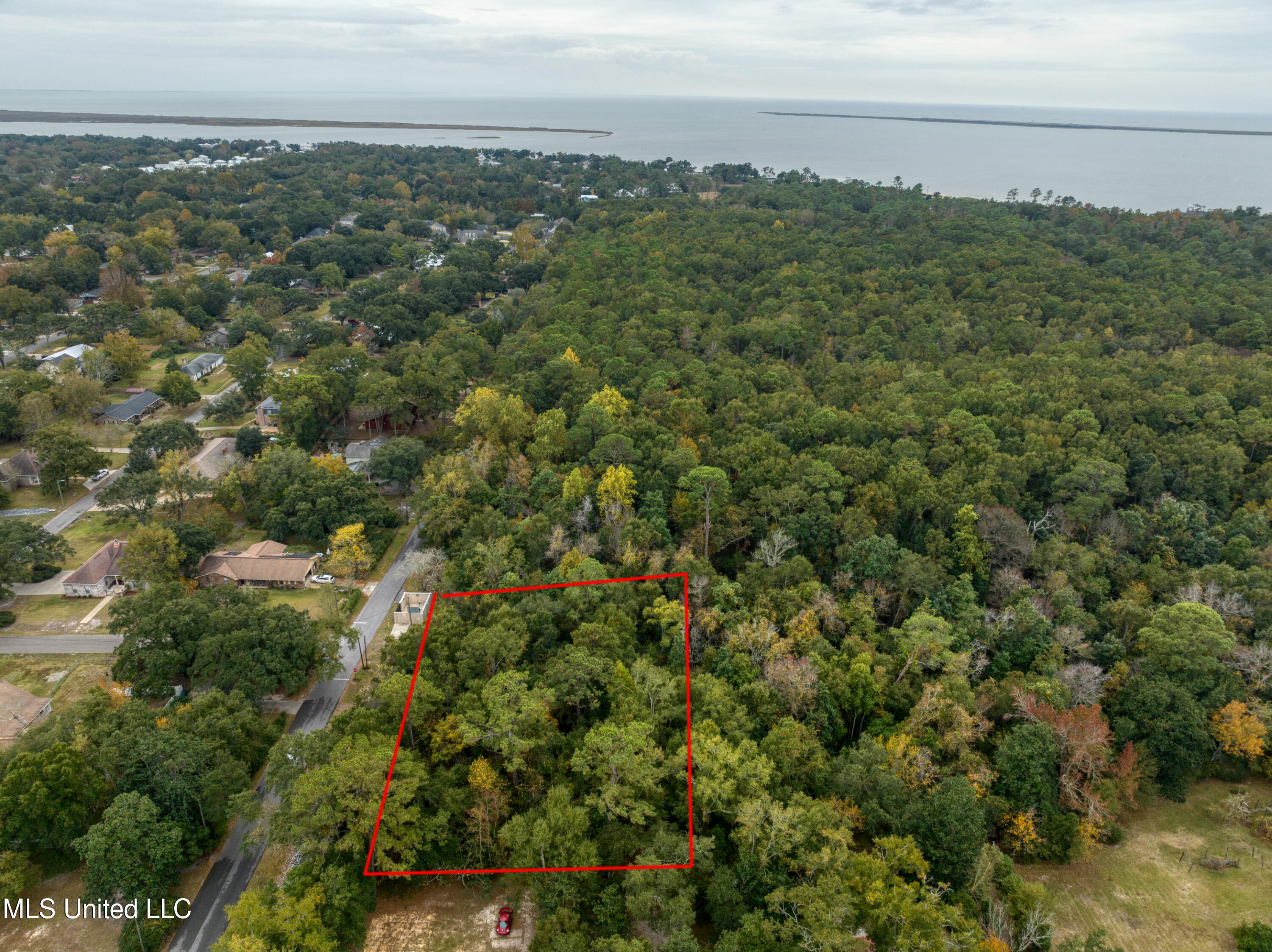 Simon Boulevard Property Photo 13