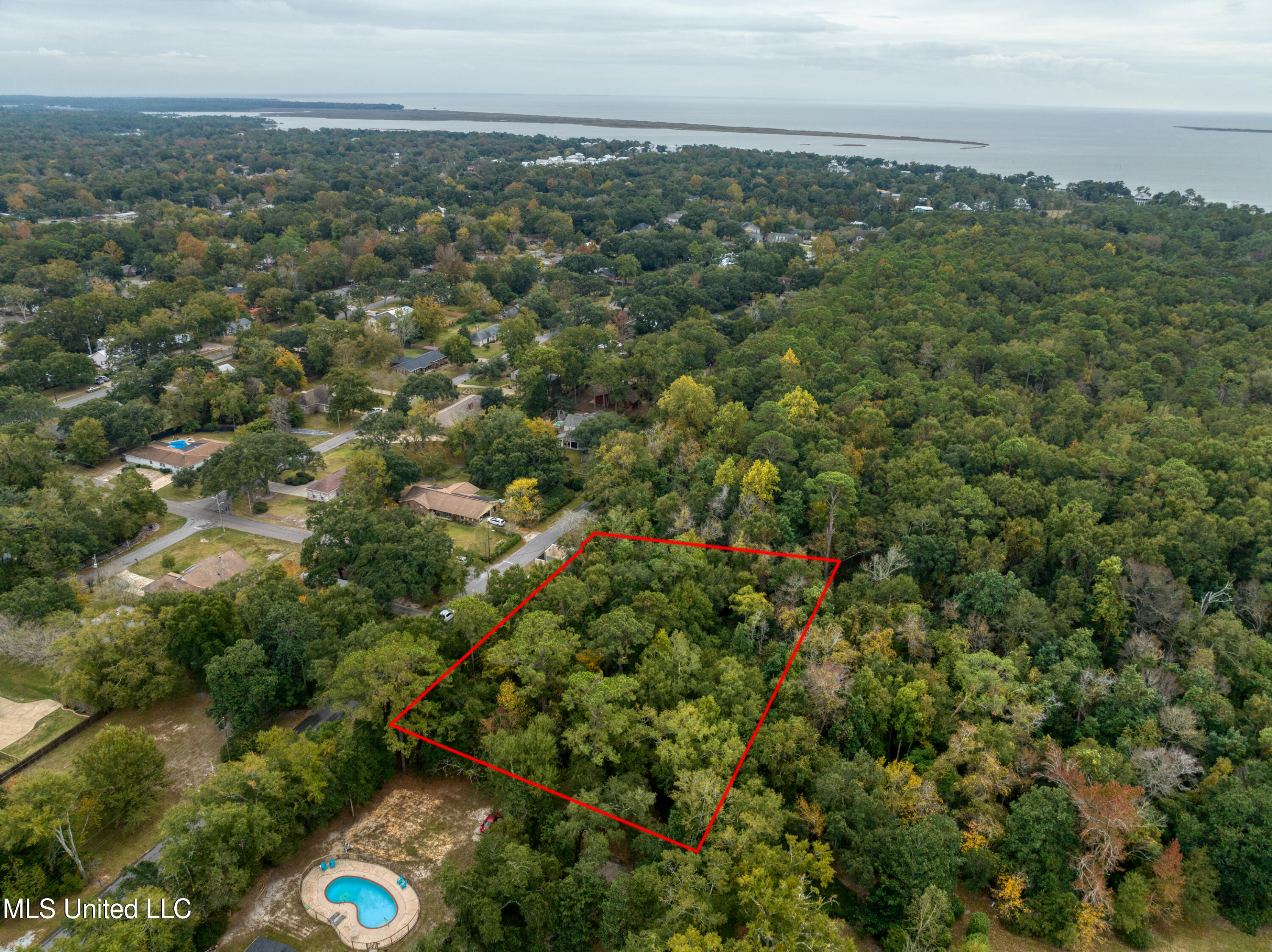 Simon Boulevard Property Photo 14