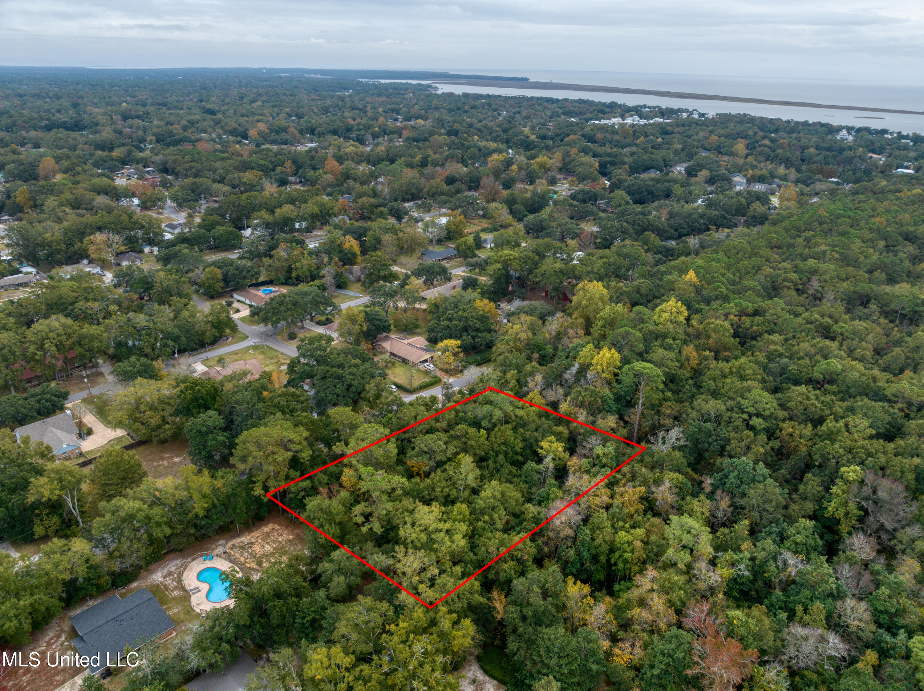 Simon Boulevard Property Photo 15