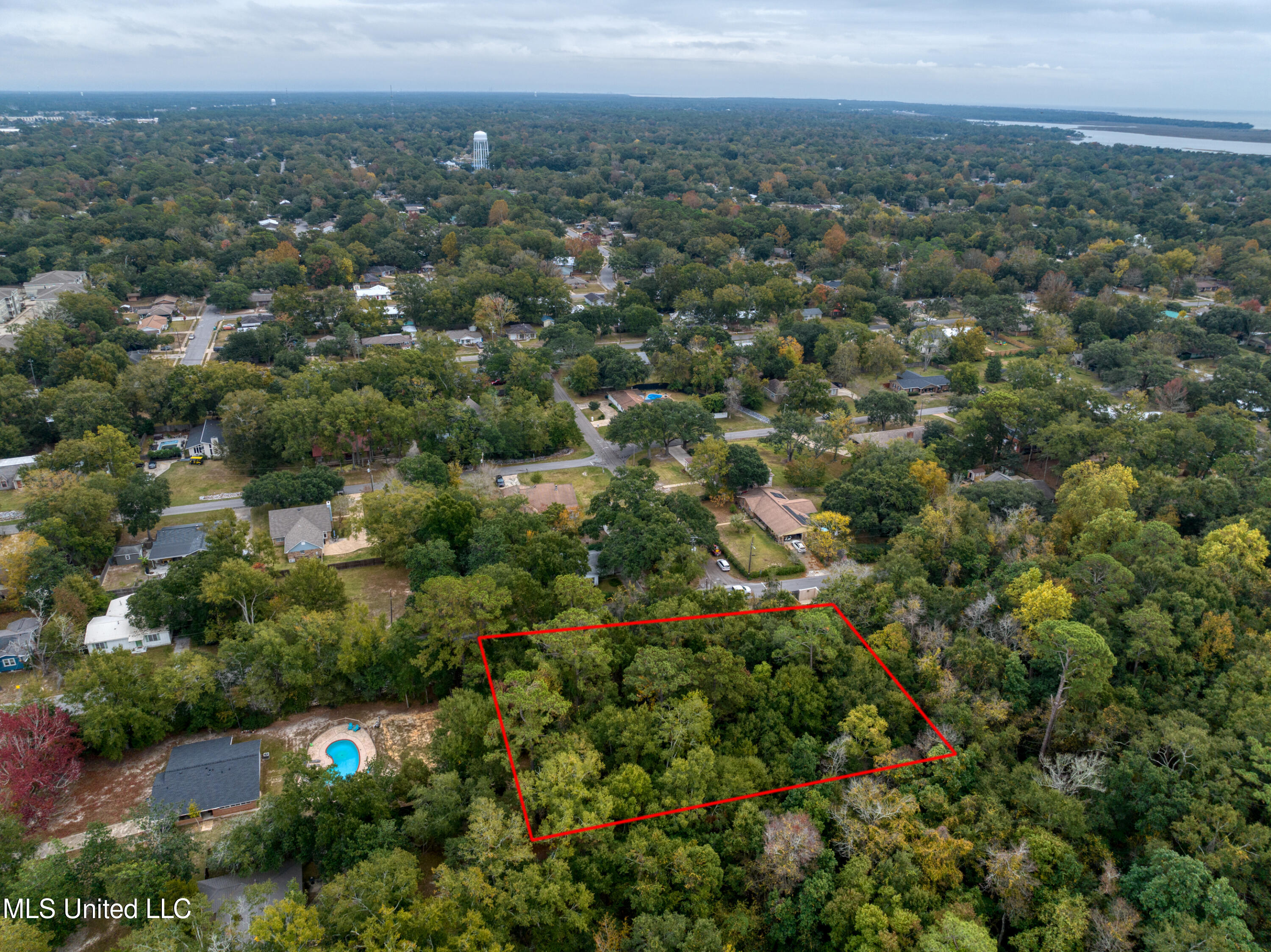 Simon Boulevard Property Photo 16
