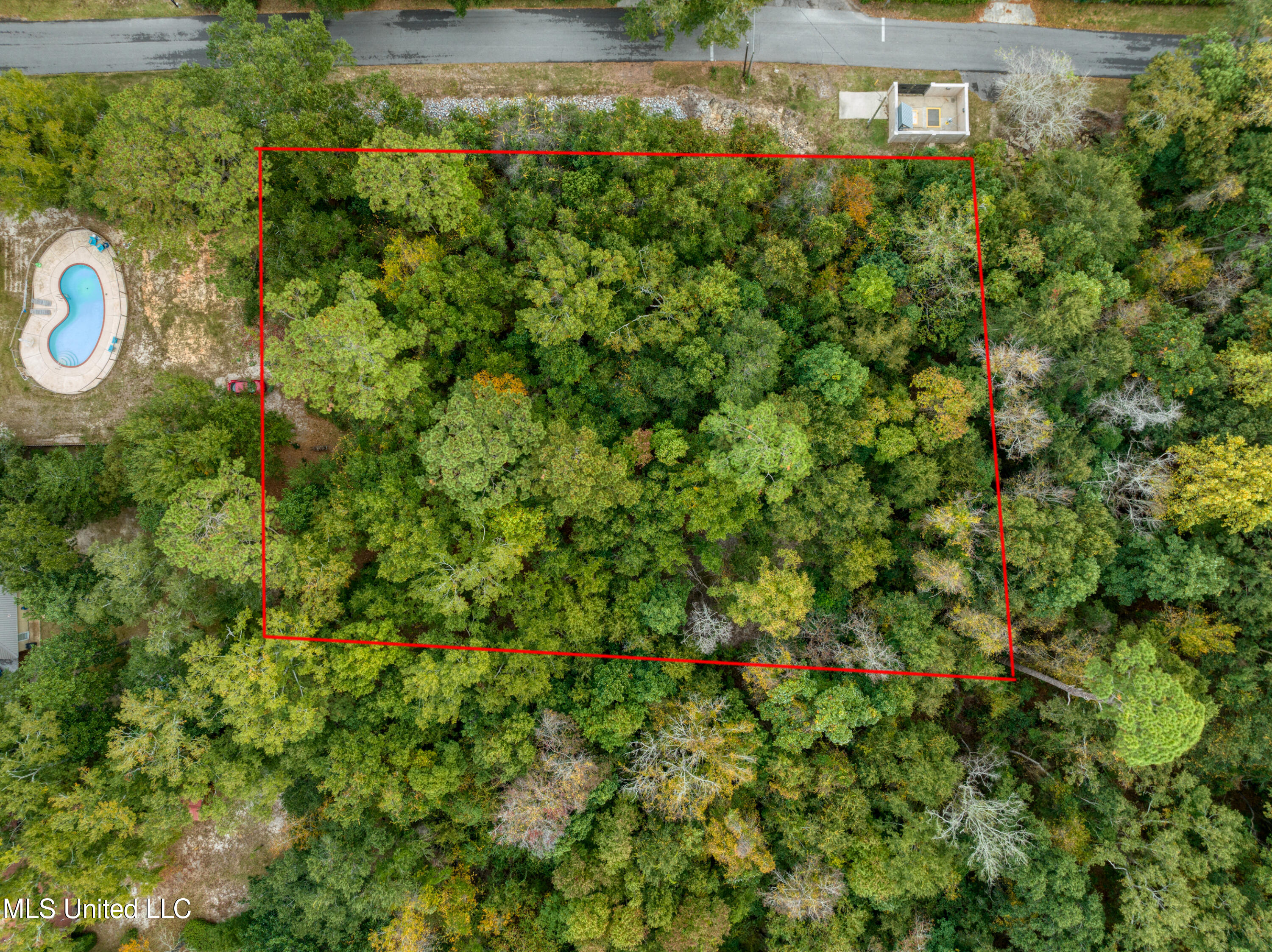 Simon Boulevard Property Photo 17
