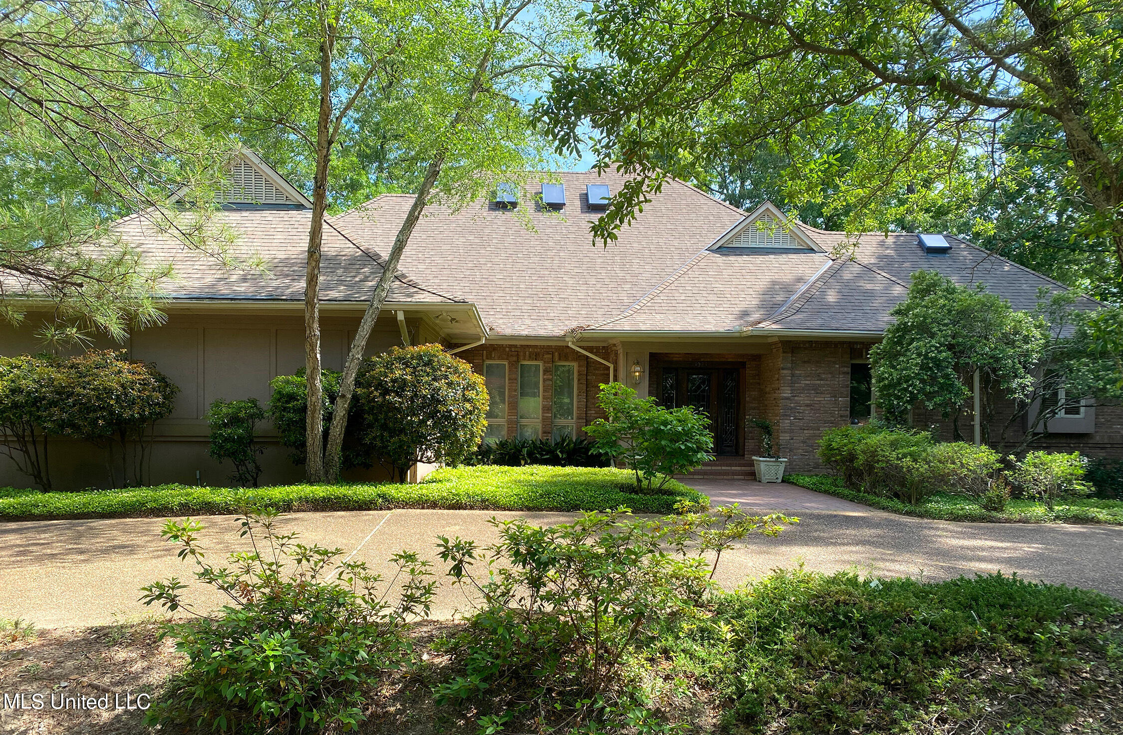 1921 N Petit Bois Street Property Photo 1