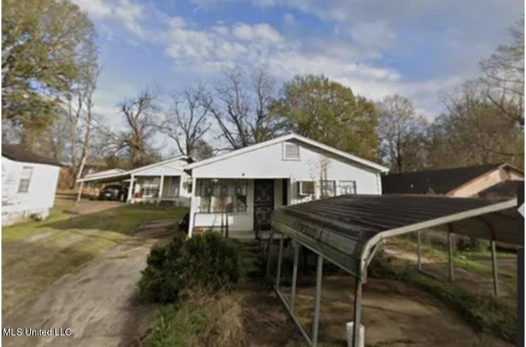 67 Oak Street Property Photo