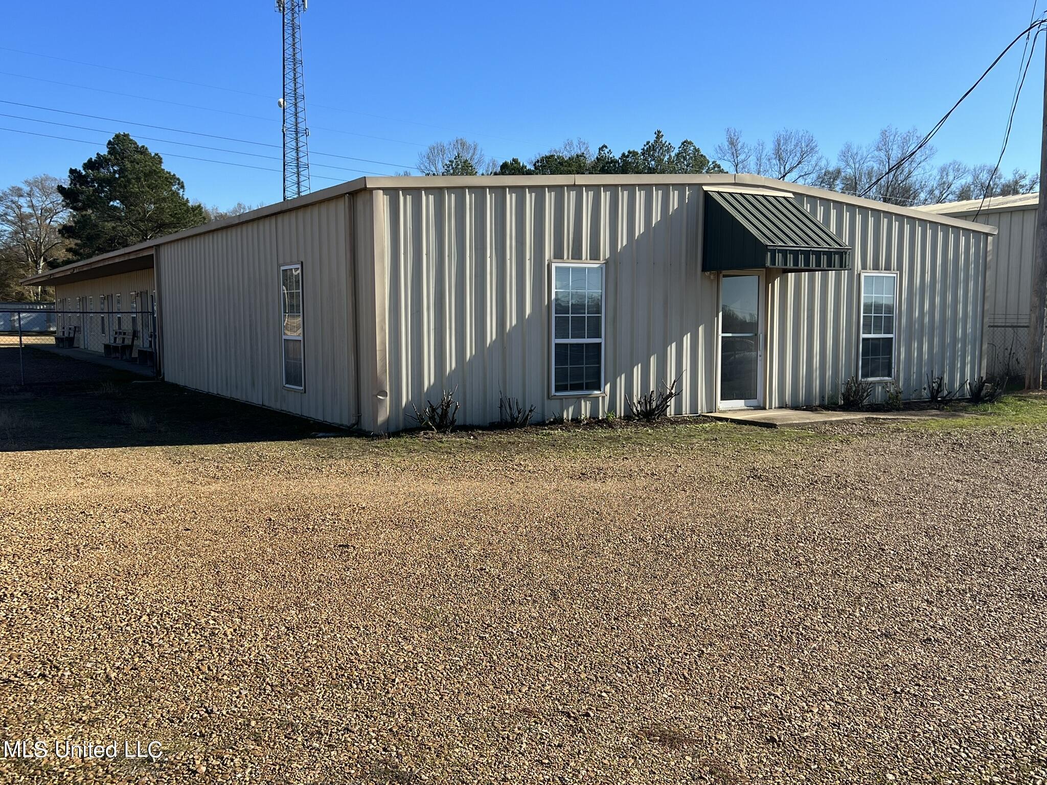 6022 I-55 South Property Photo 2
