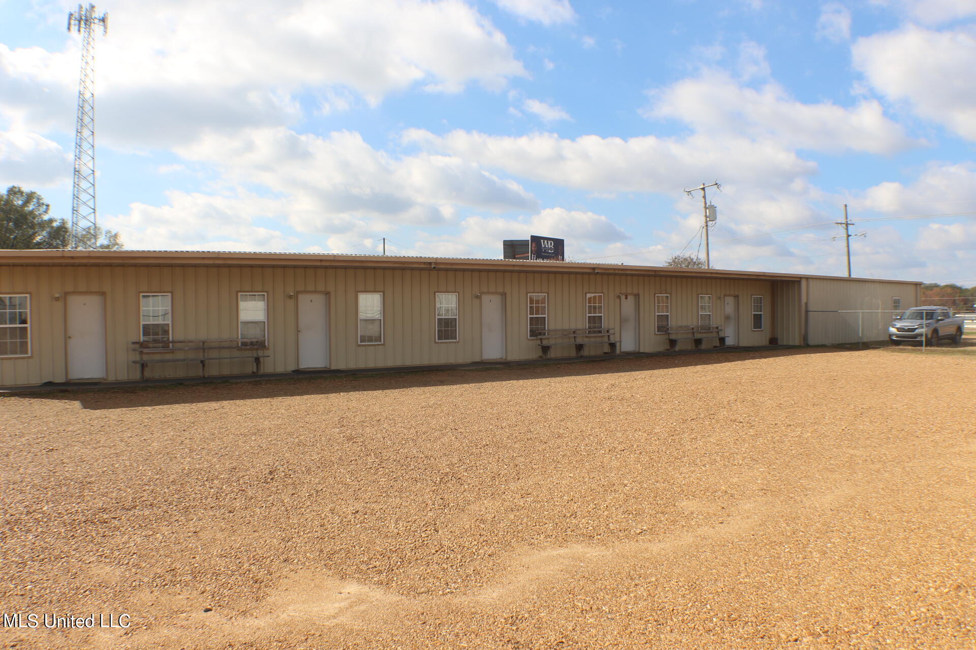 6022 I-55 South Property Photo 9