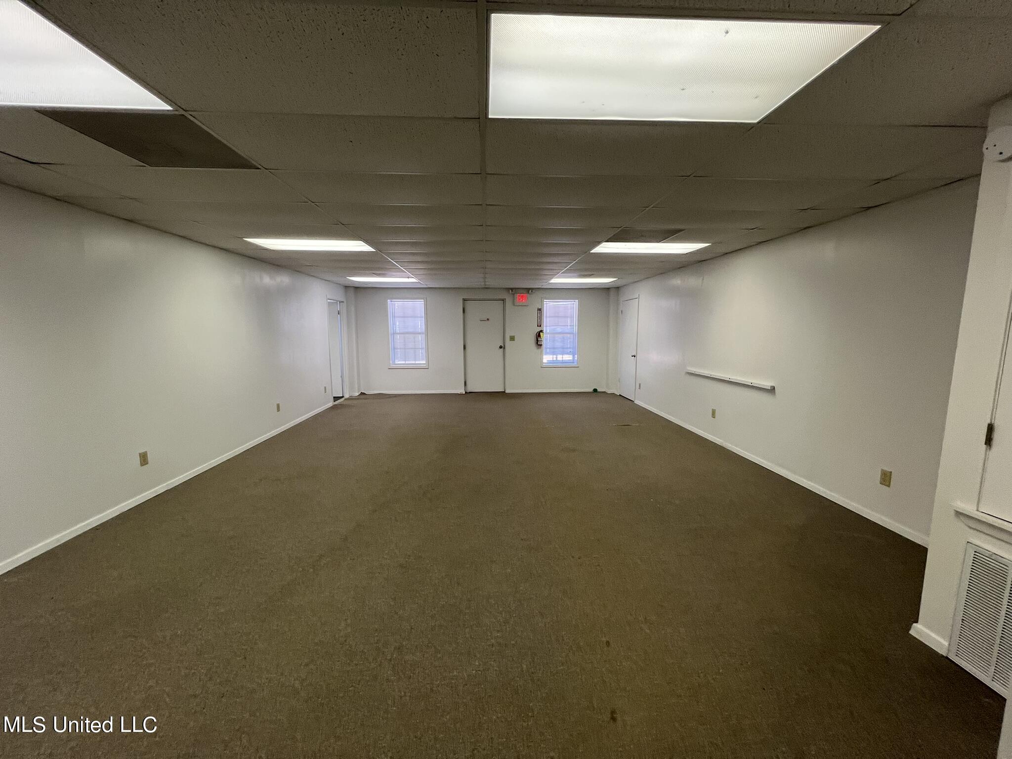 6022 I-55 South Property Photo 12