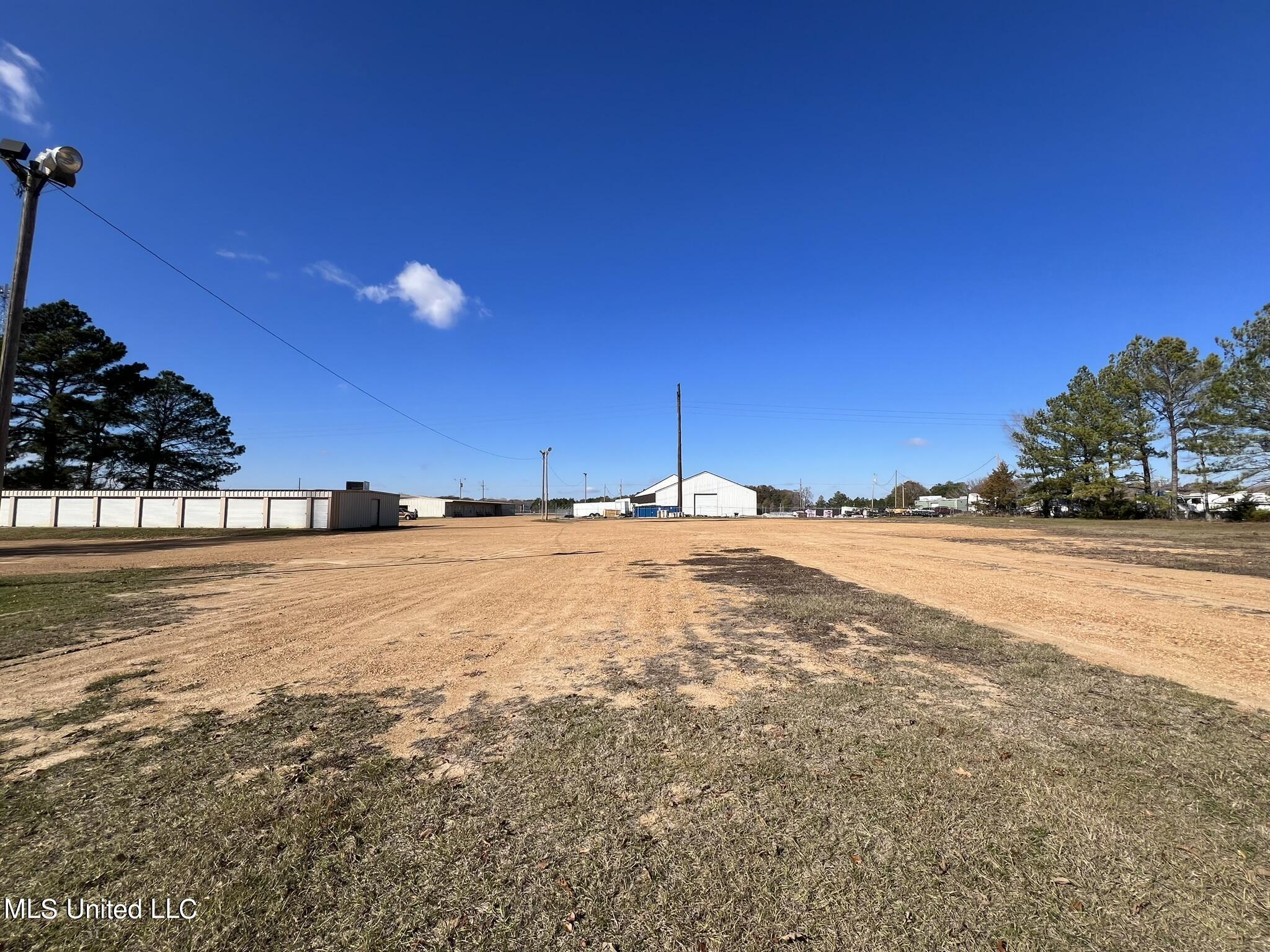 6022 I-55 South Property Photo 37