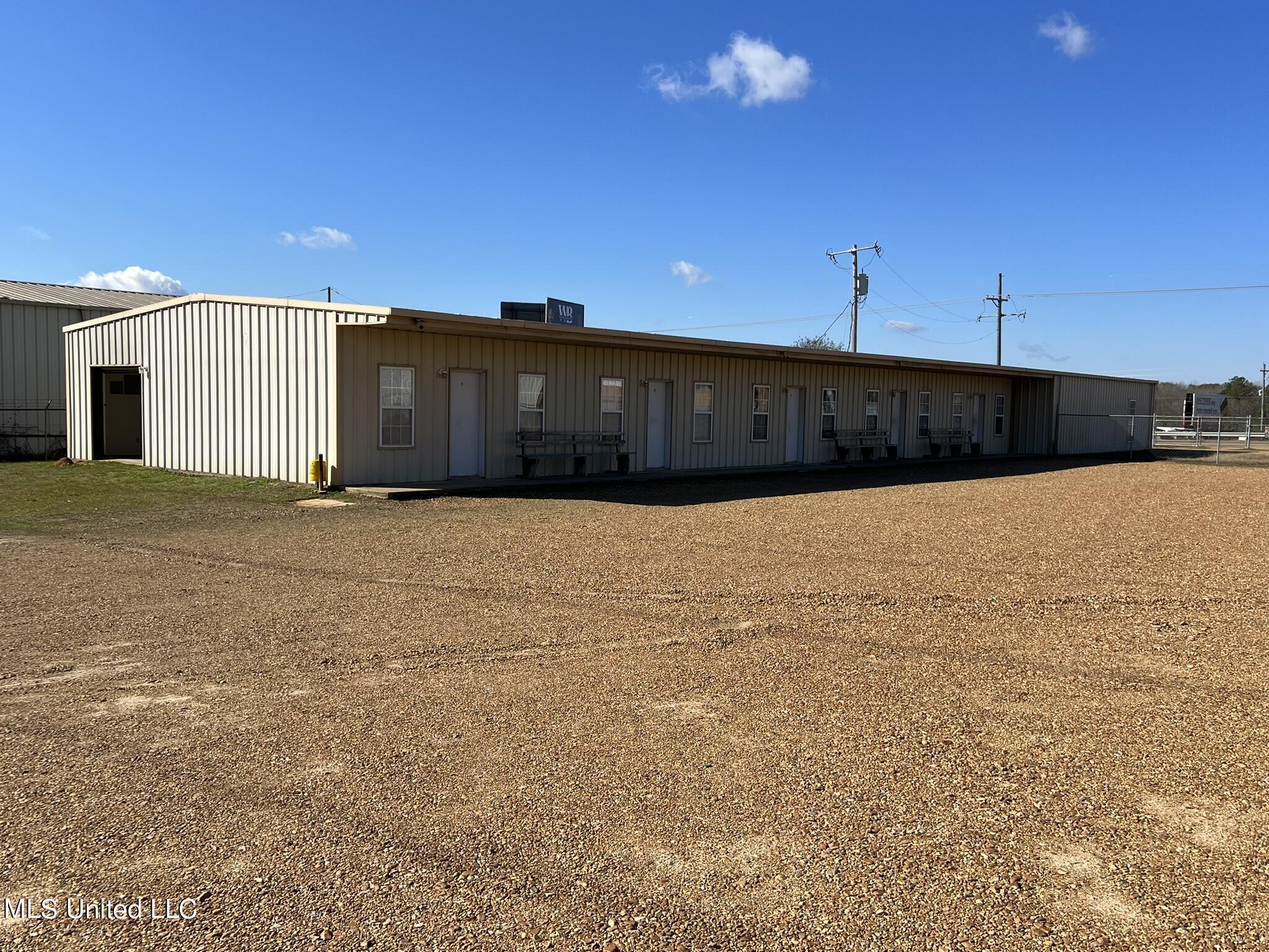 6022 I-55 South Property Photo 40