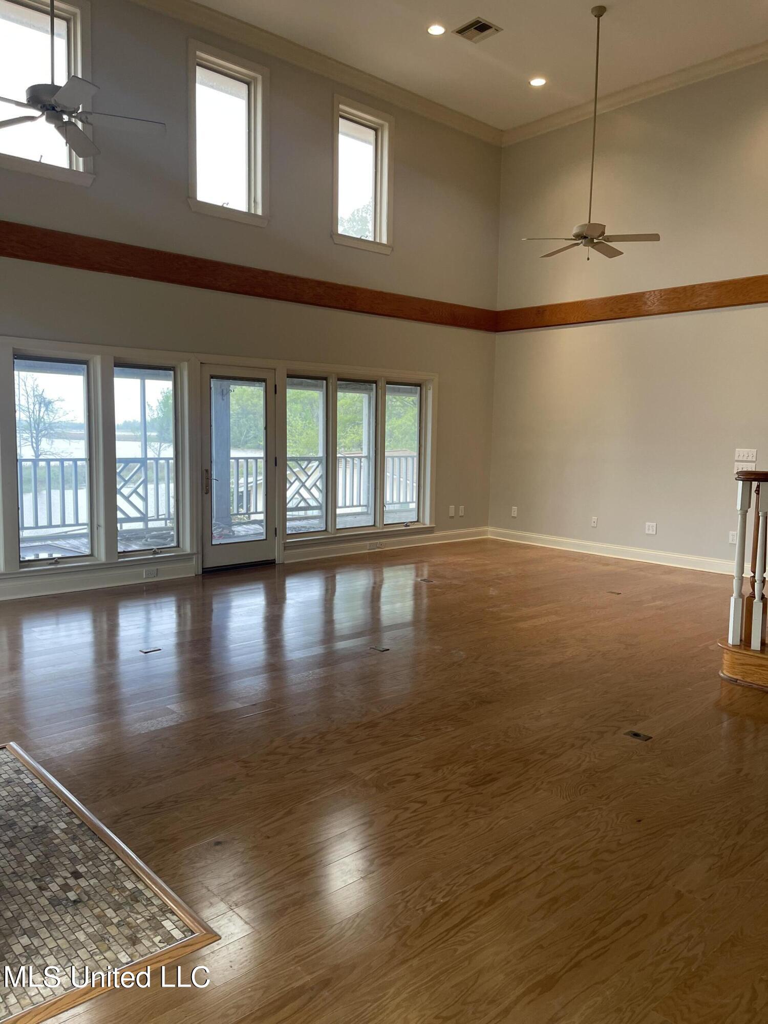 120 Lake Harbour Point Property Photo 11