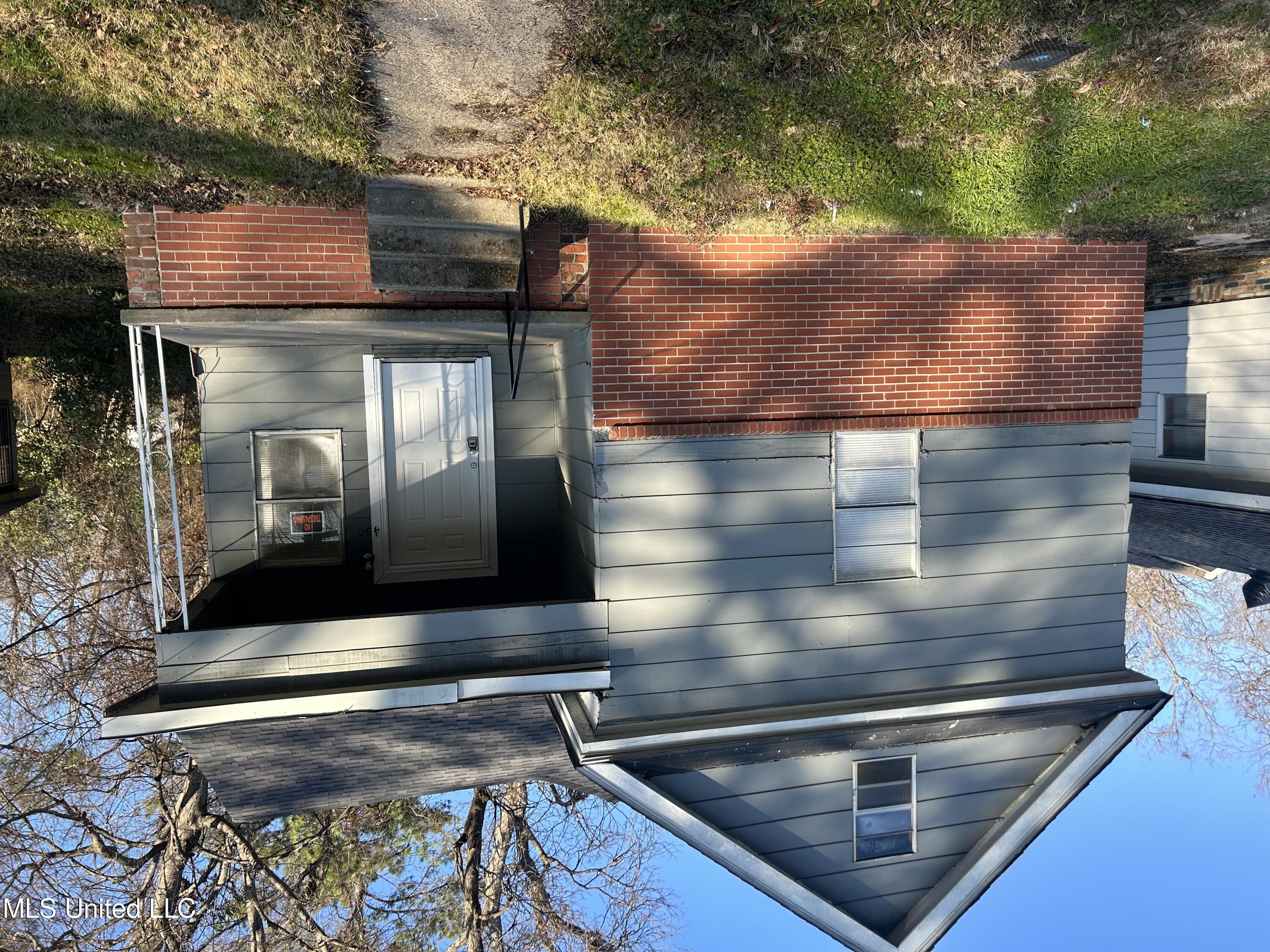 450 Derrick Street Property Photo 1