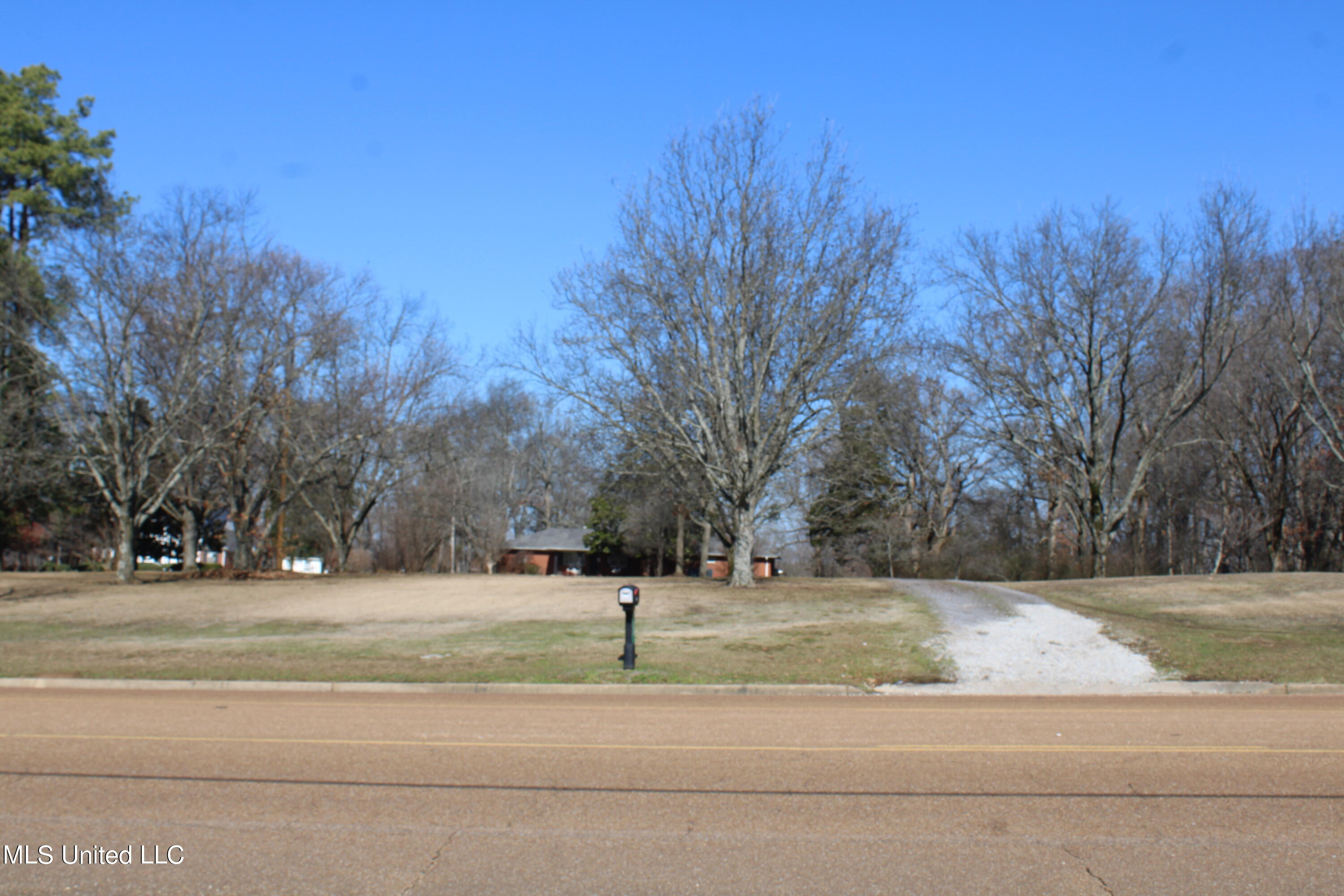 8568 Goodman Road Property Photo 6