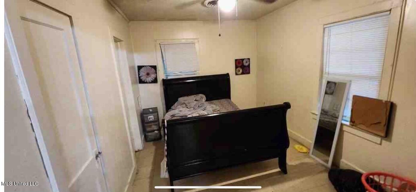 4227 Chennault Avenue Property Photo 4
