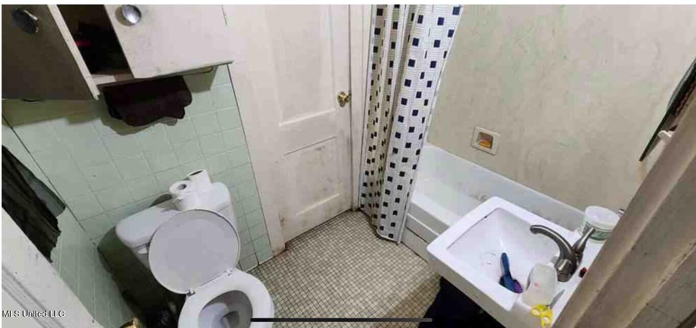 4227 Chennault Avenue Property Photo 5