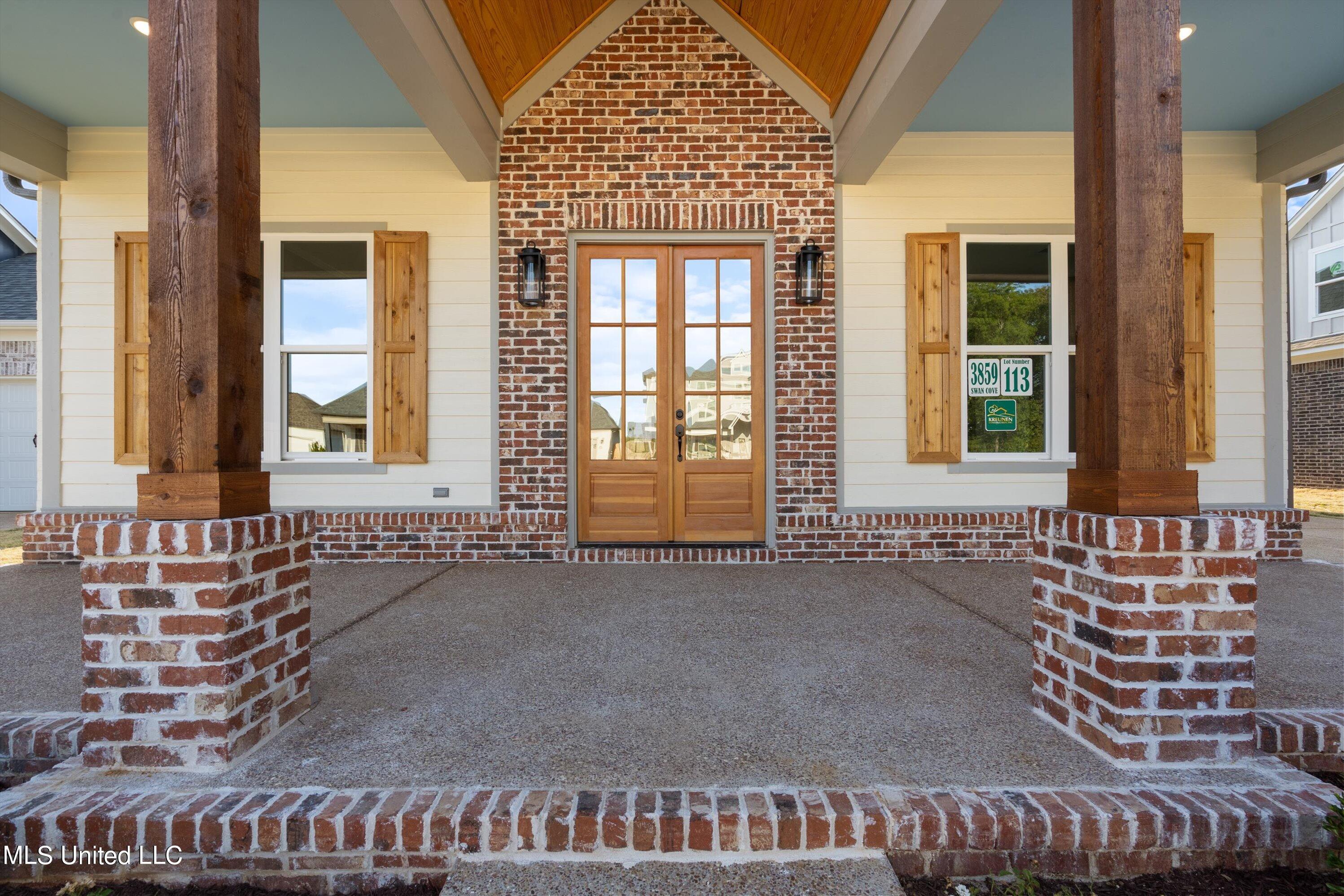 3859 Swan Cove Property Photo 2