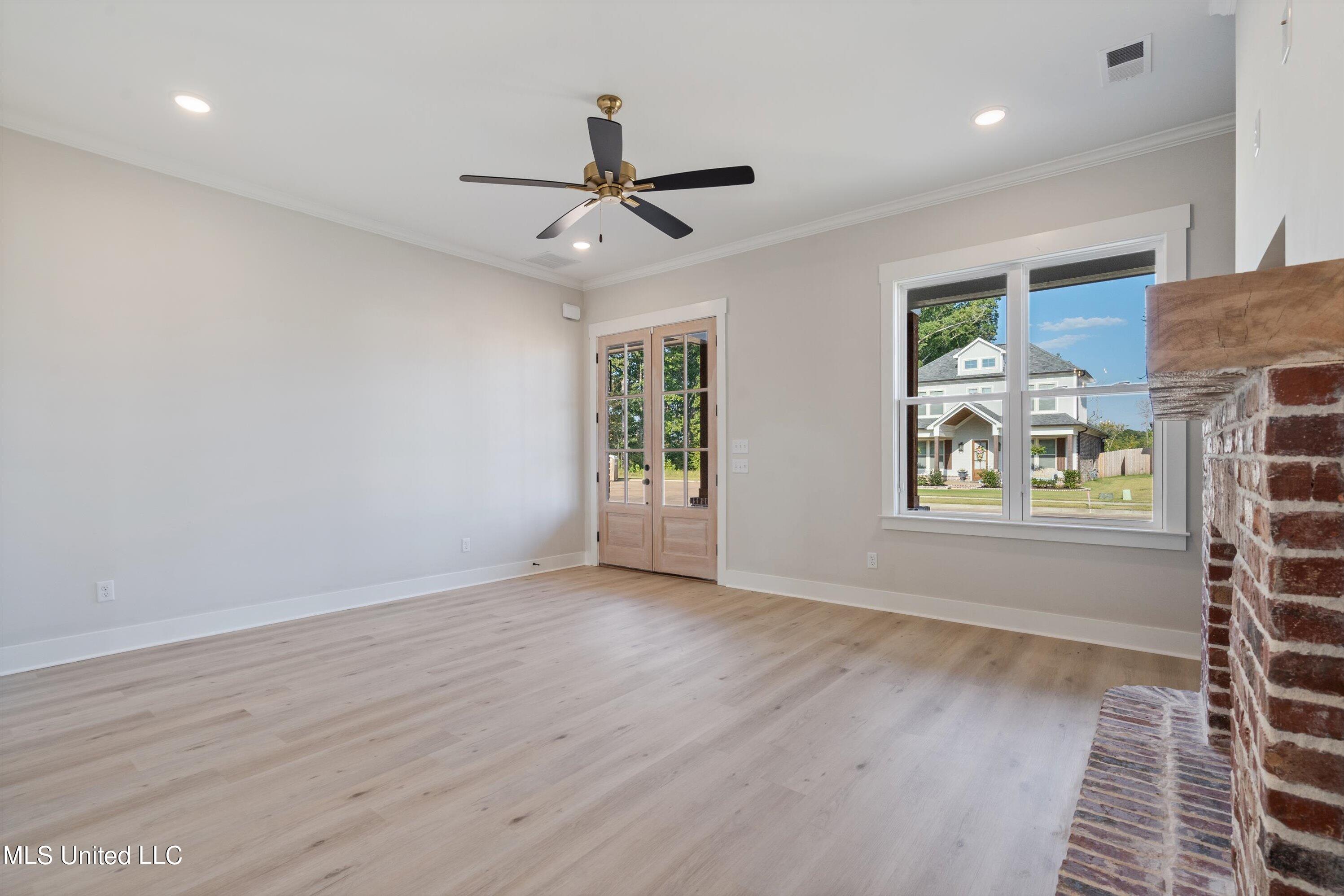 3859 Swan Cove Property Photo 5