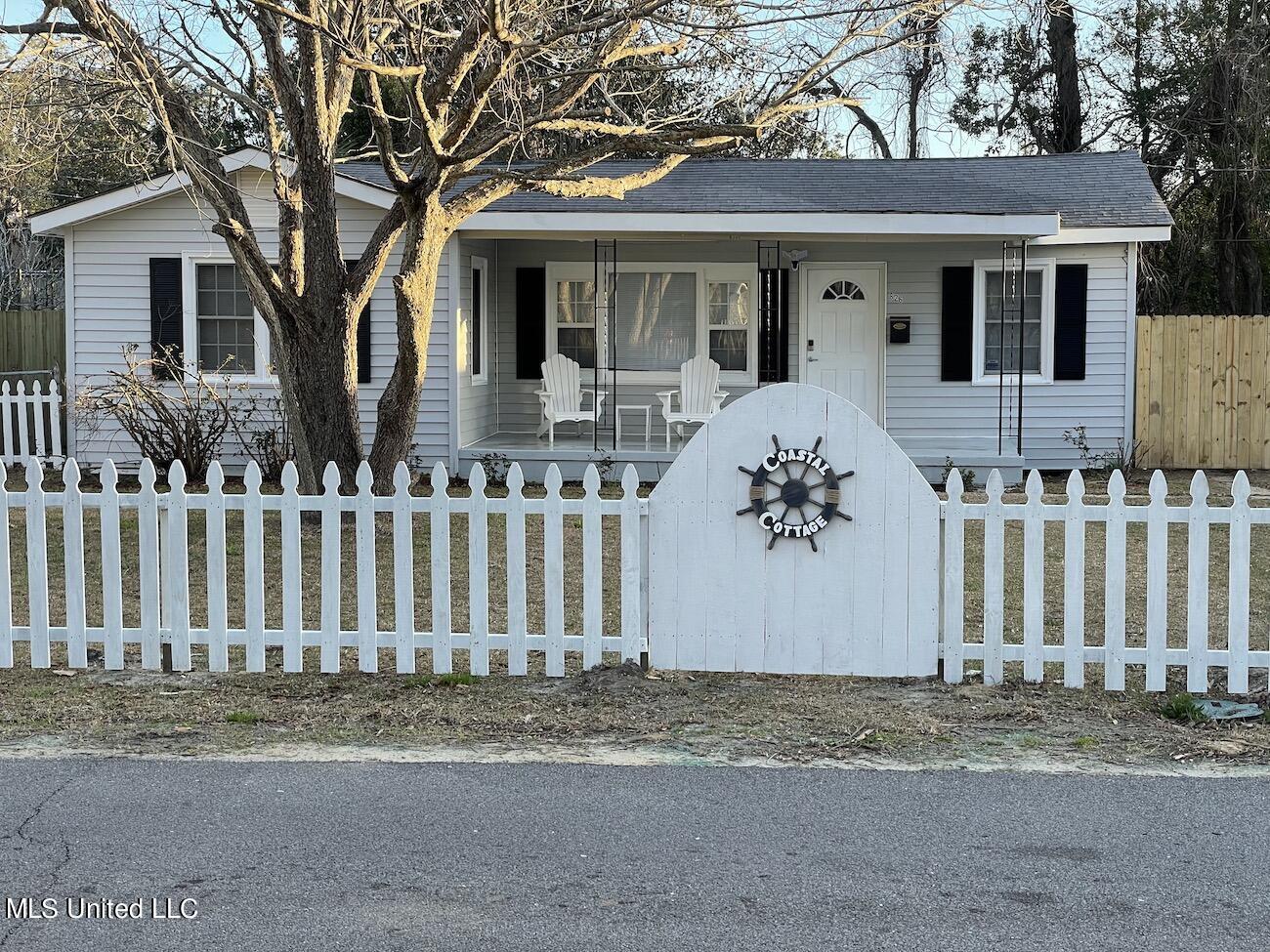 826 Township Road Property Photo 1