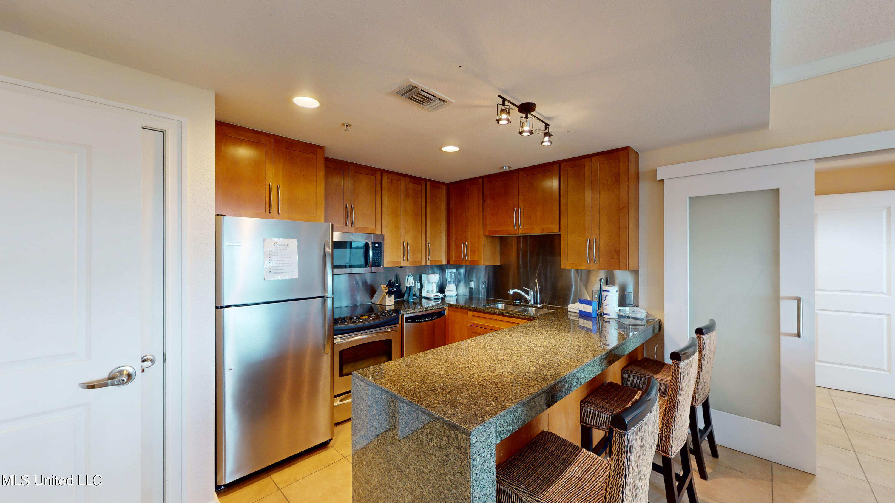 2060 Beach Boulevard Property Photo 4