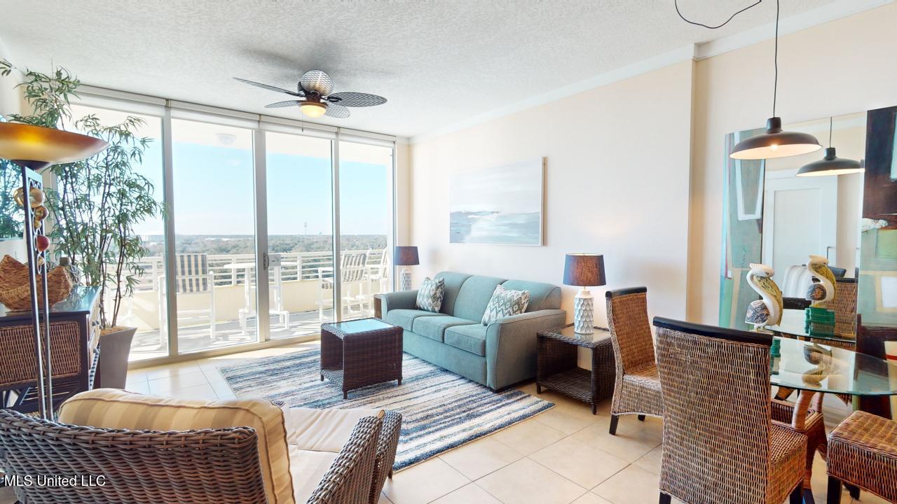 2060 Beach Boulevard Property Photo 6