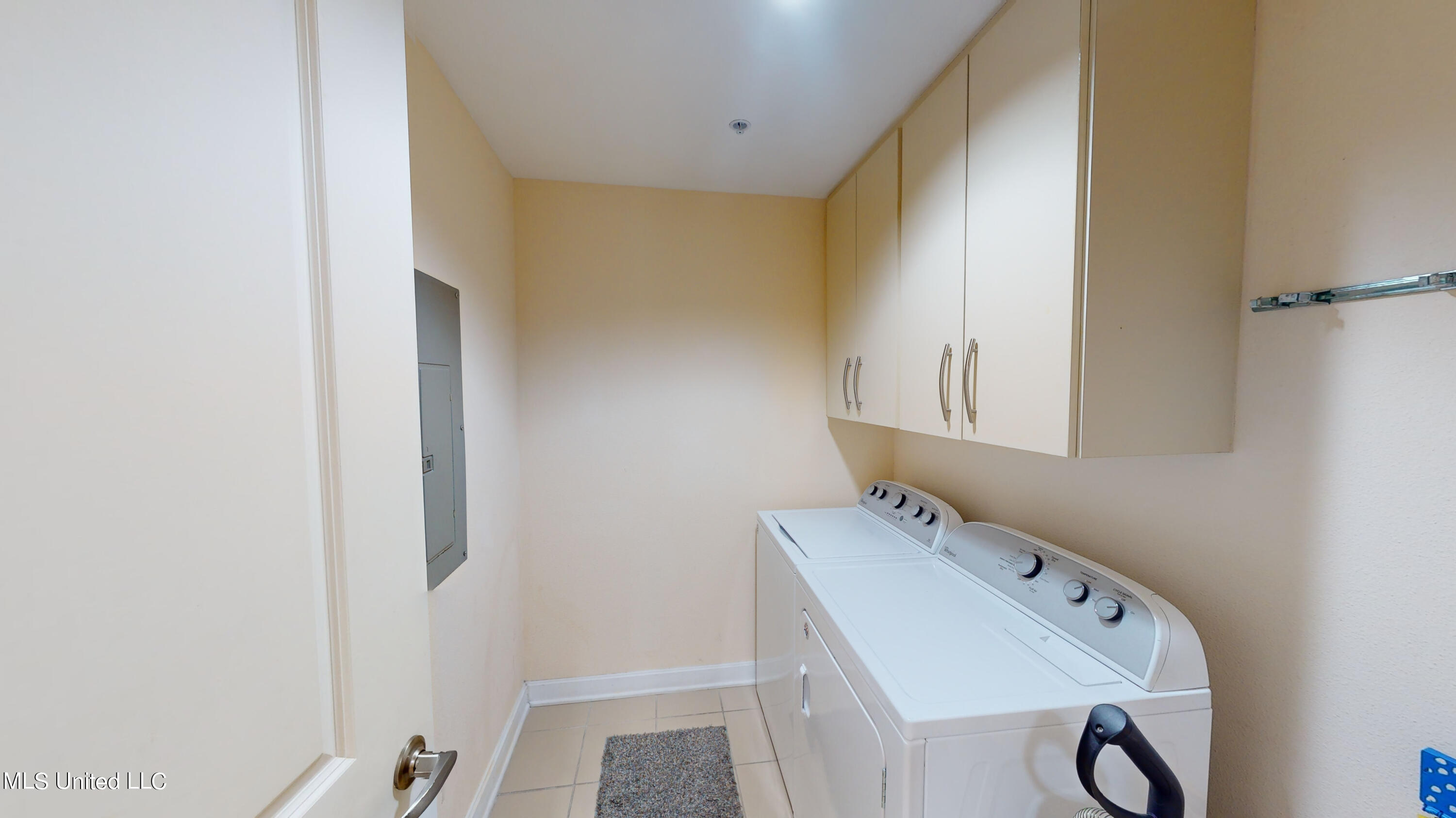 2060 Beach Boulevard Property Photo 7