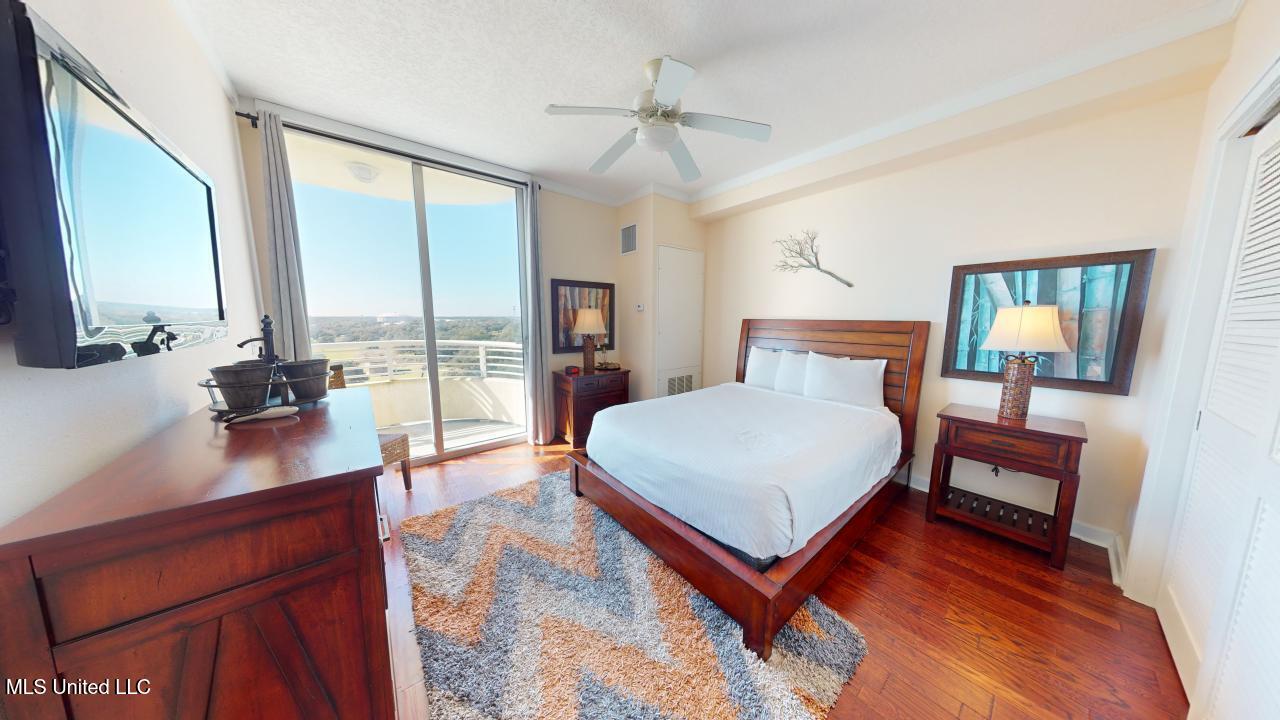 2060 Beach Boulevard Property Photo 13
